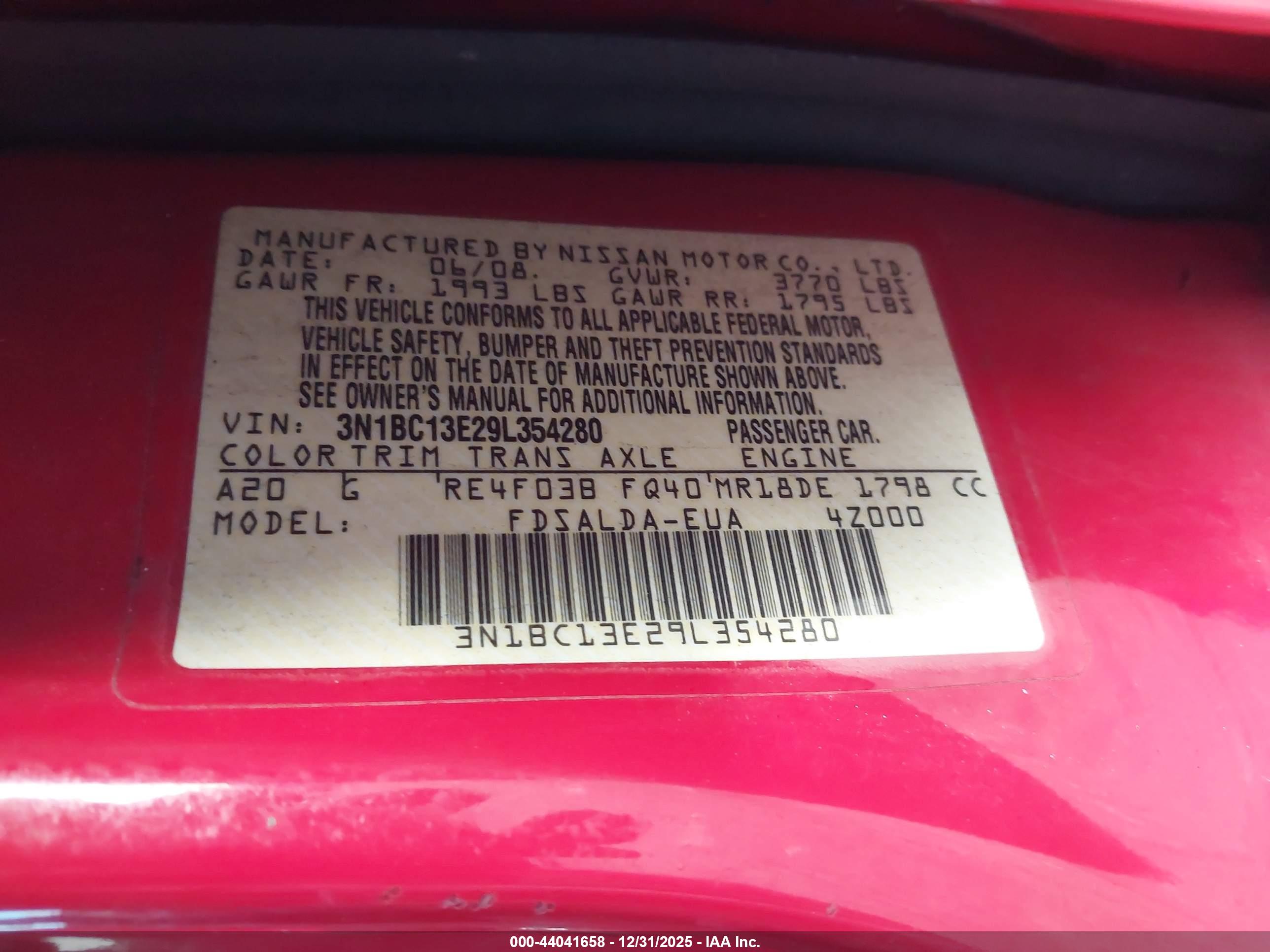 NISSAN VERSA image 9
