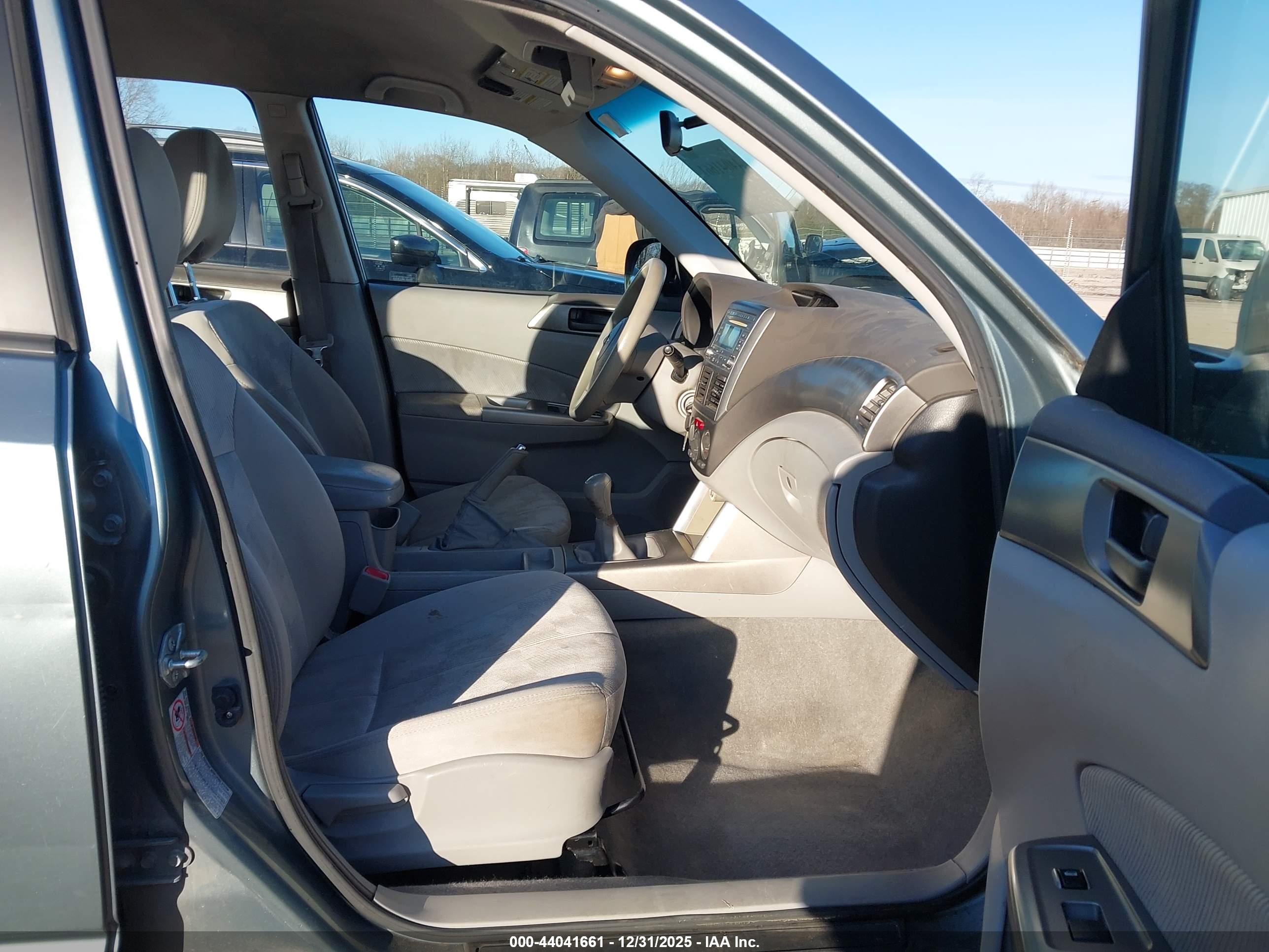 SUBARU FORESTER image 5