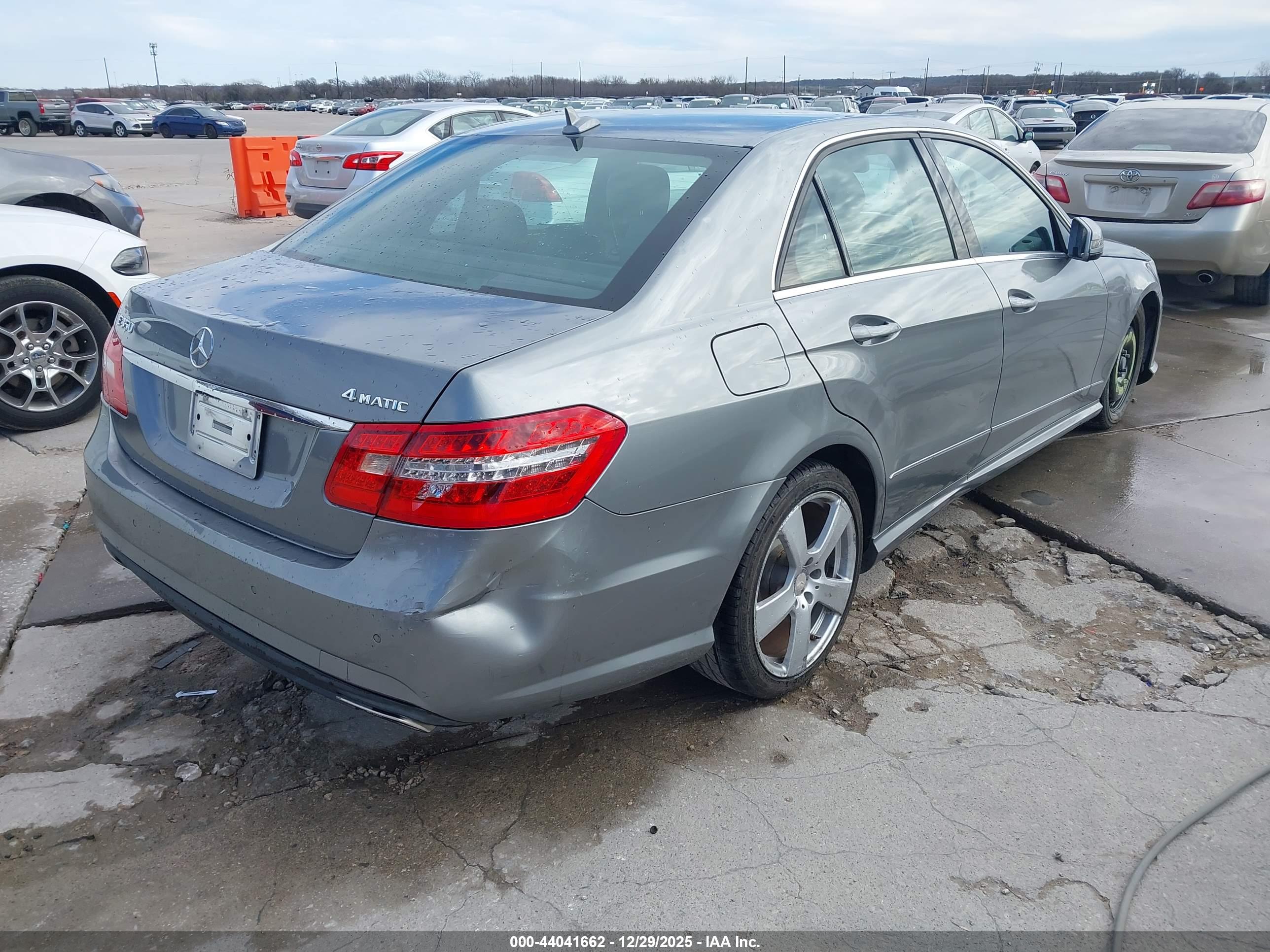 MERCEDES-BENZ E image 4