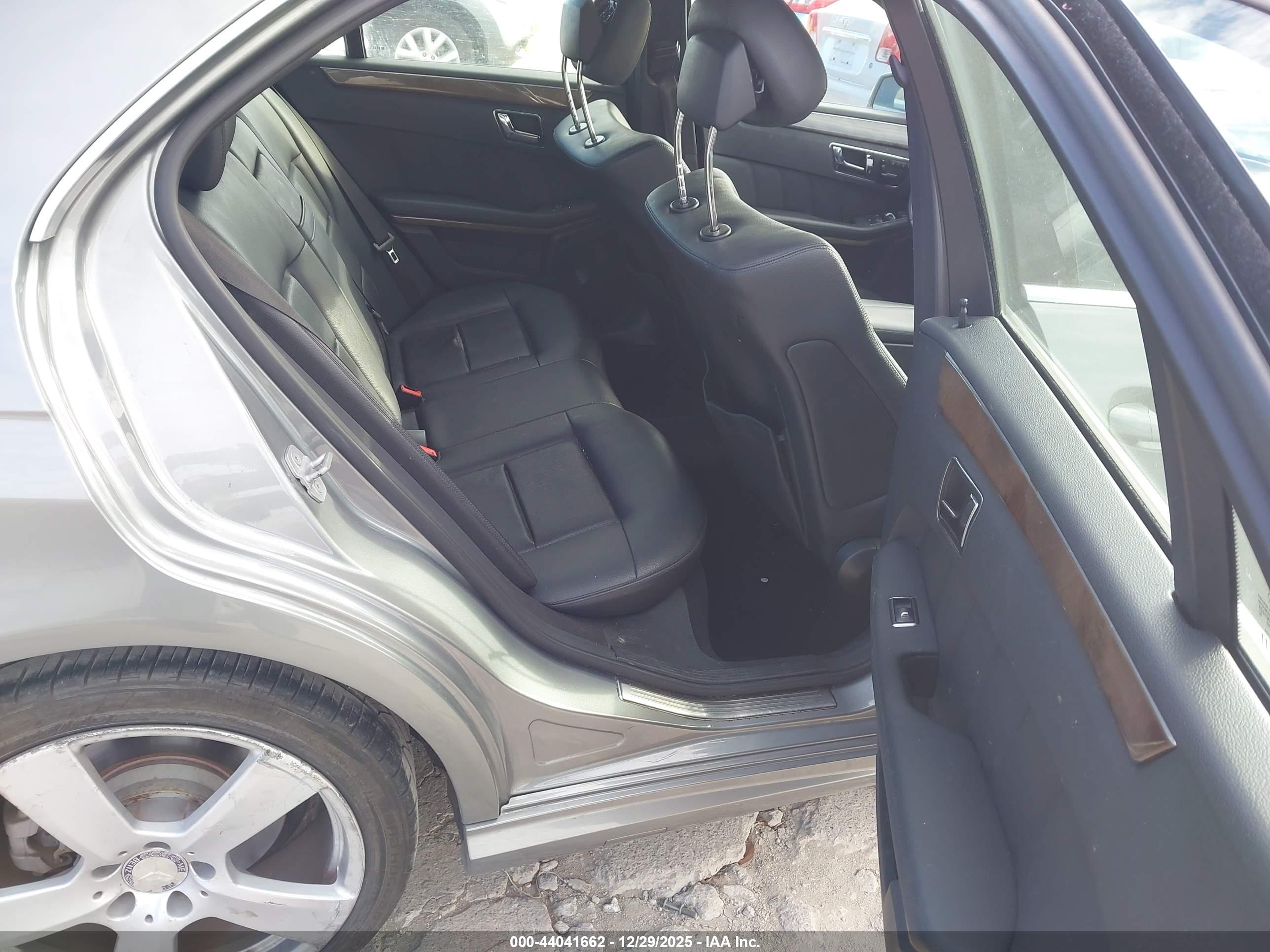 MERCEDES-BENZ E image 8