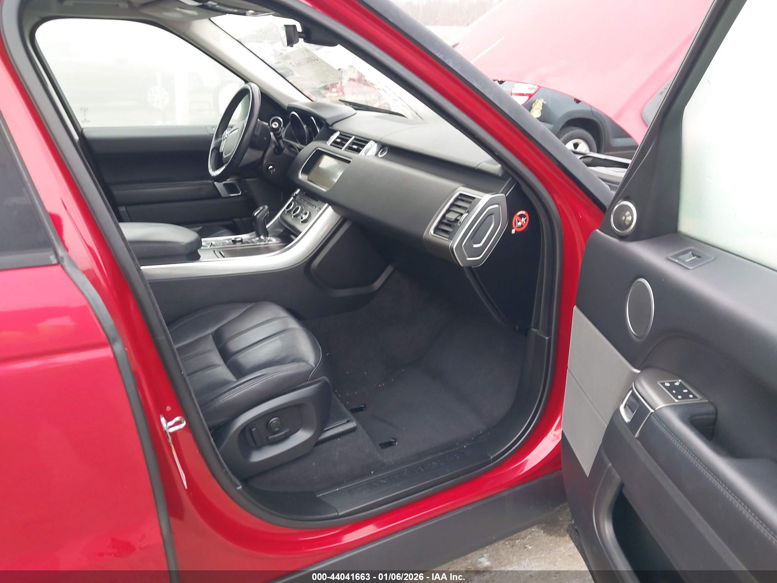 LAND ROVER image 5
