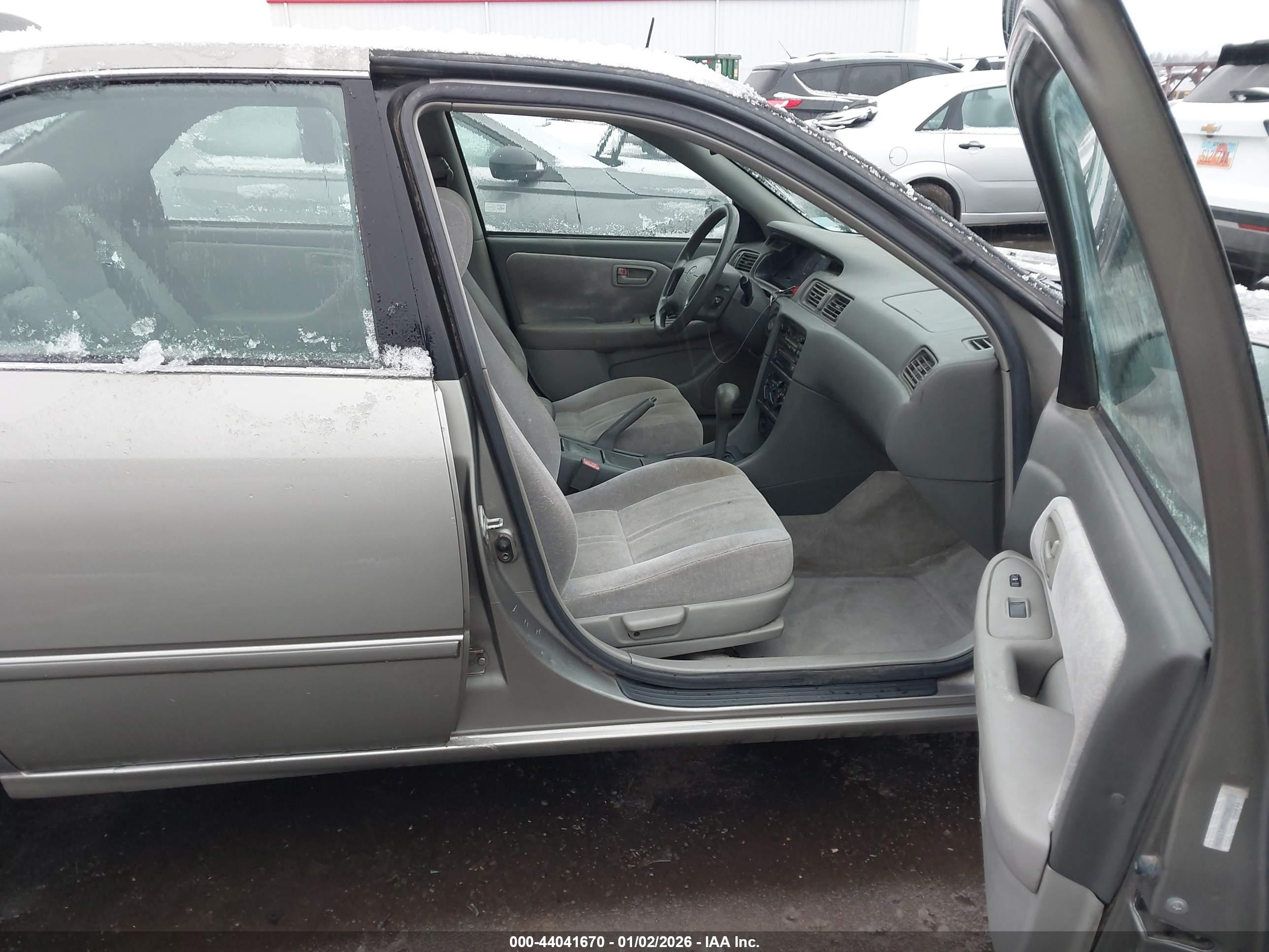 TOYOTA CAMRY image 5