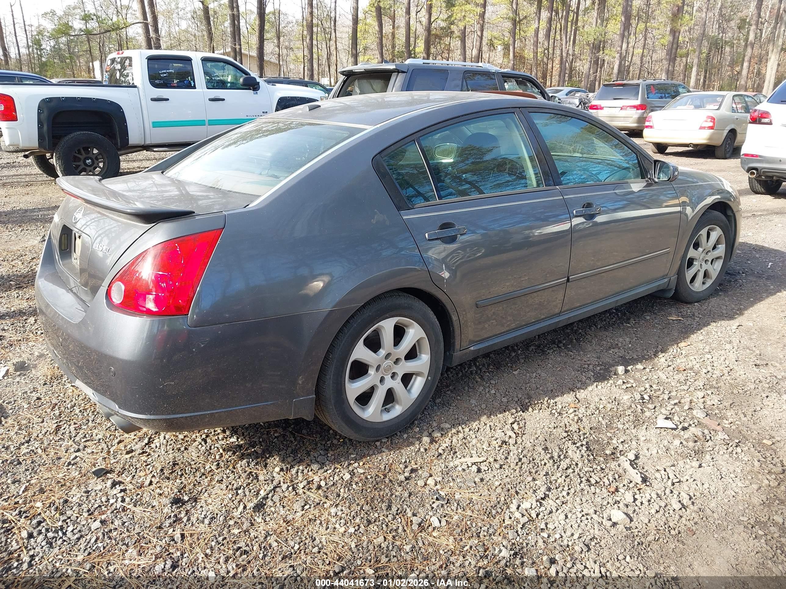 NISSAN MAXIMA image 4