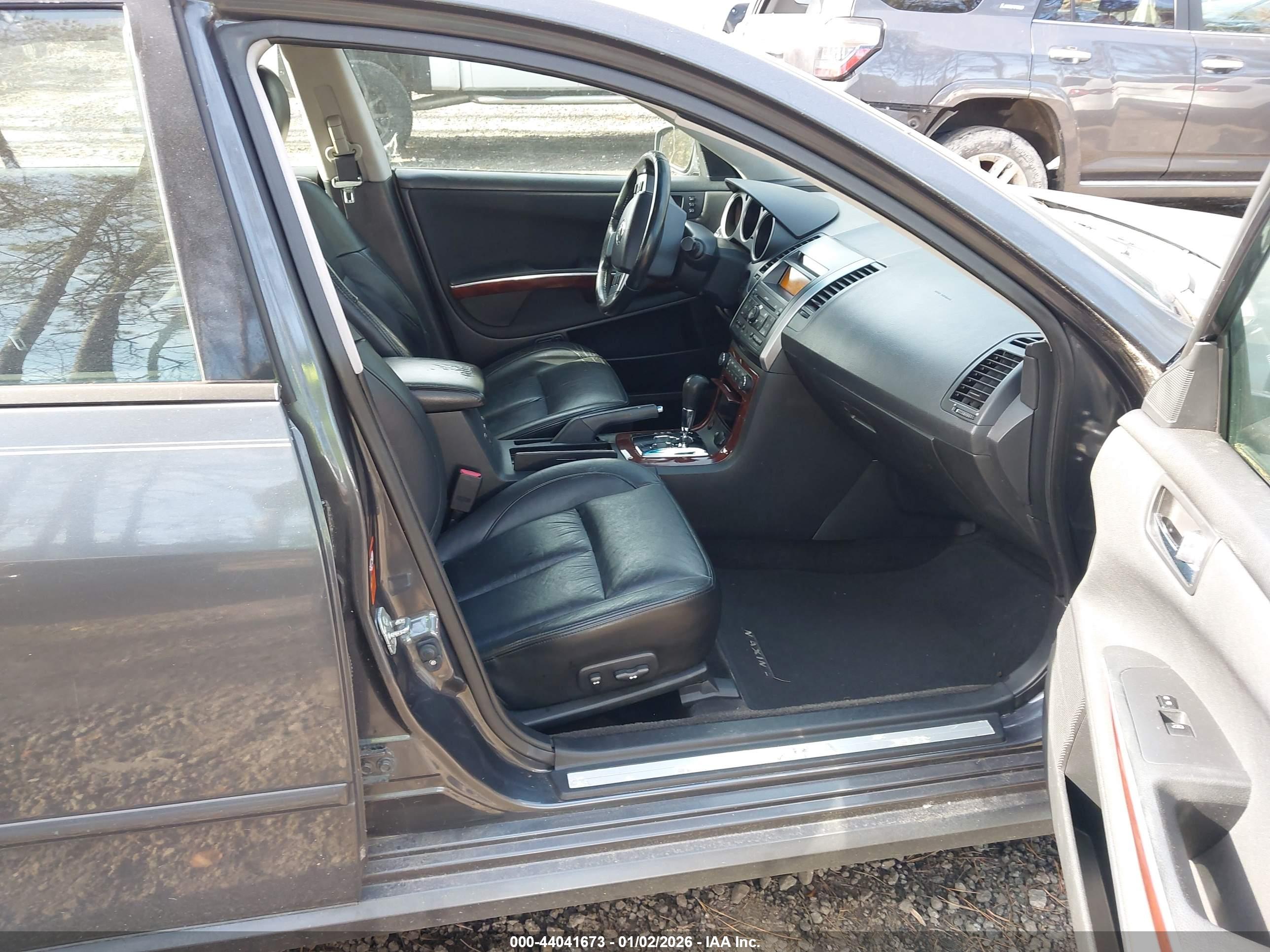 NISSAN MAXIMA image 5