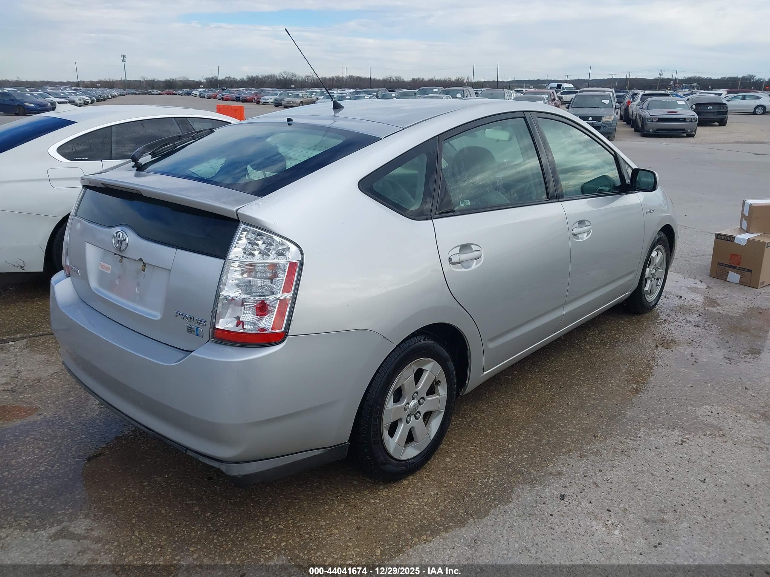 TOYOTA PRIUS image 4