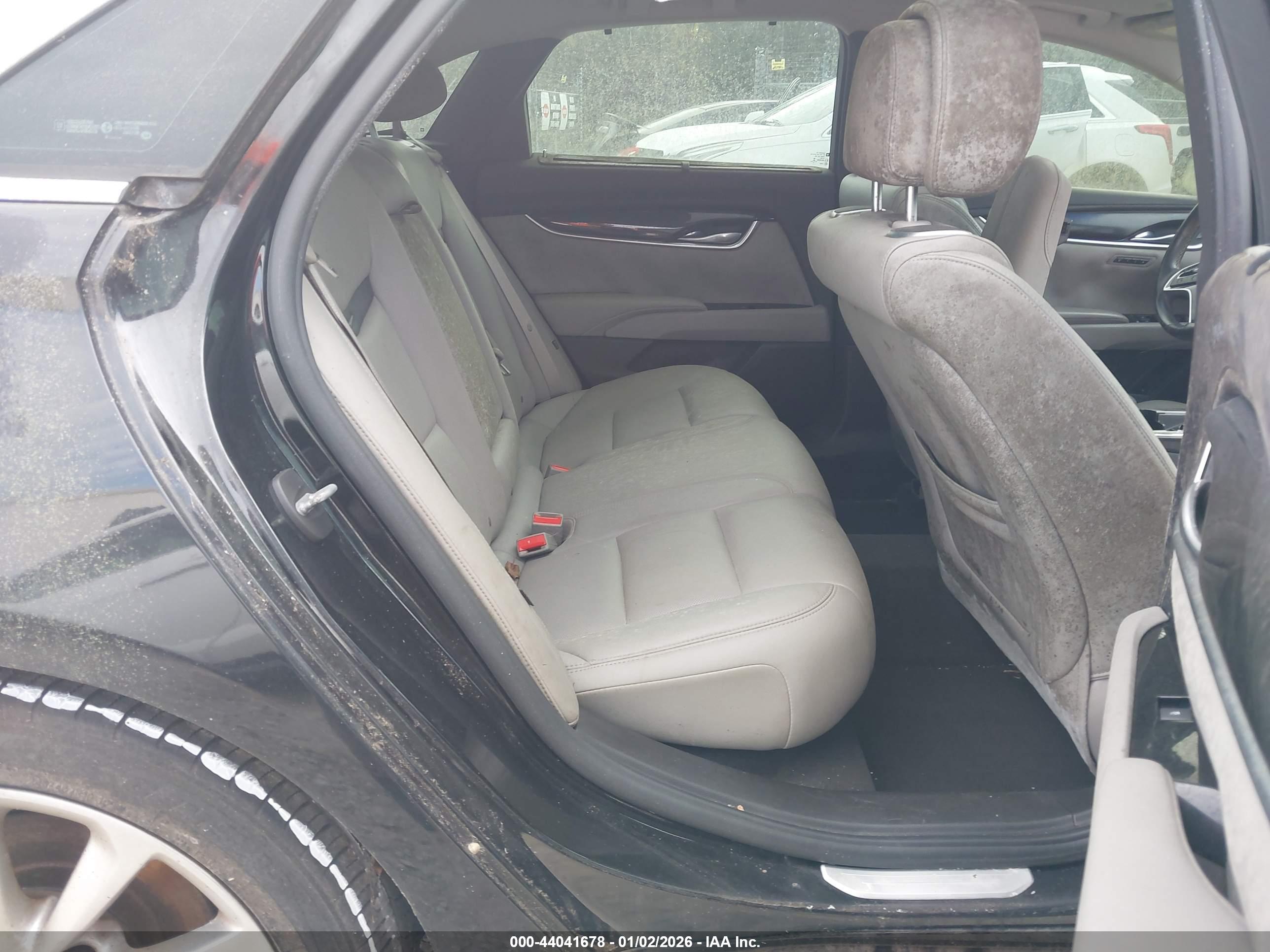 CADILLAC XTS image 8