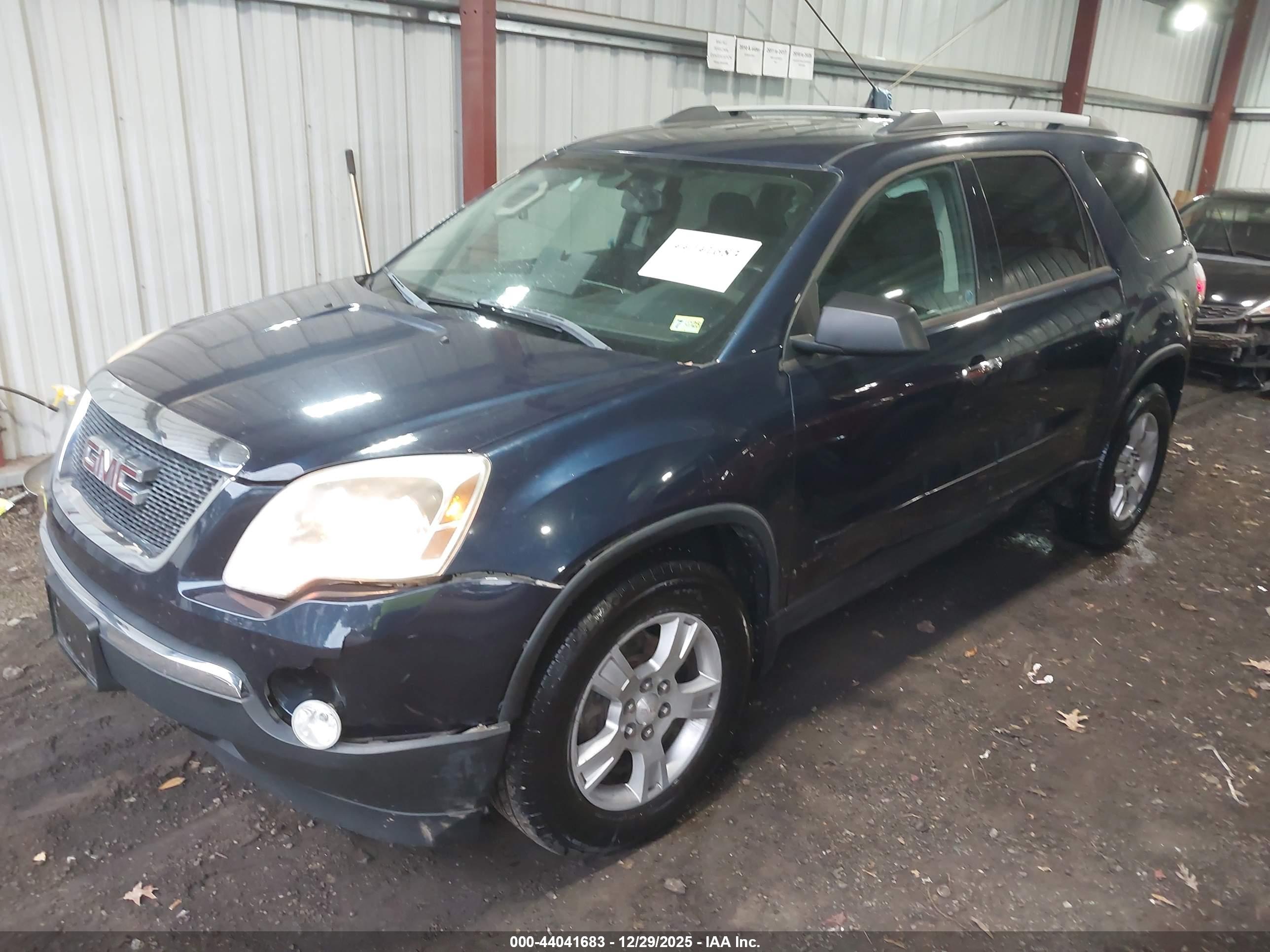 GMC ACADIA image 2