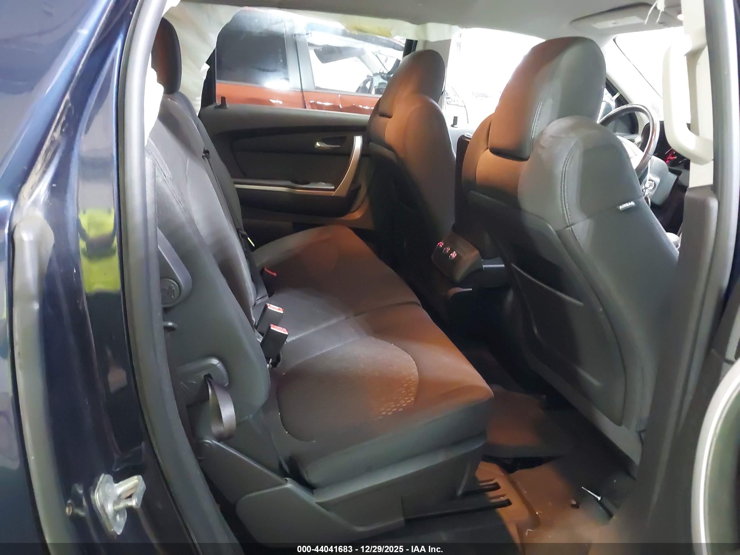 GMC ACADIA image 8
