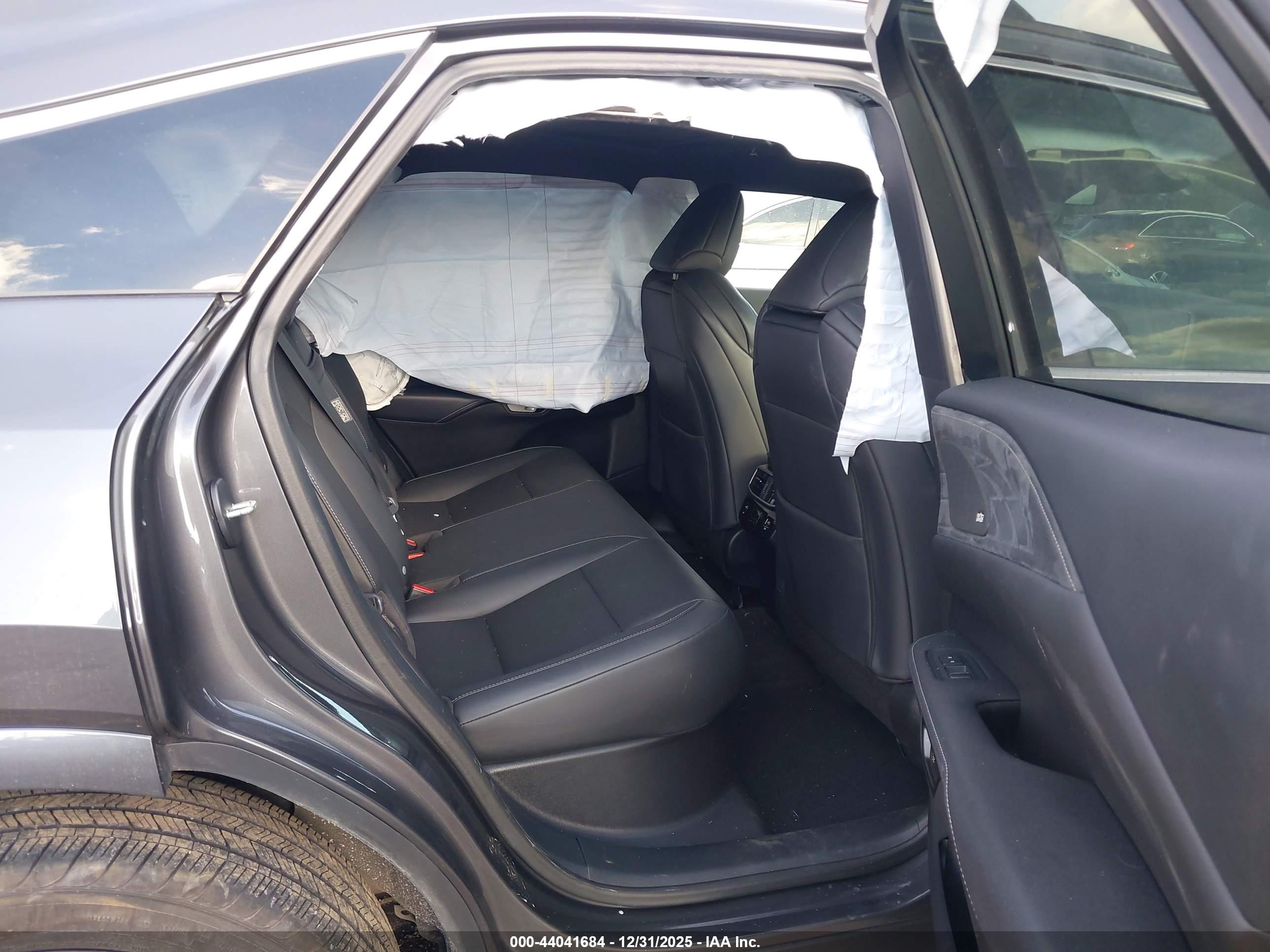 LEXUS RX image 8