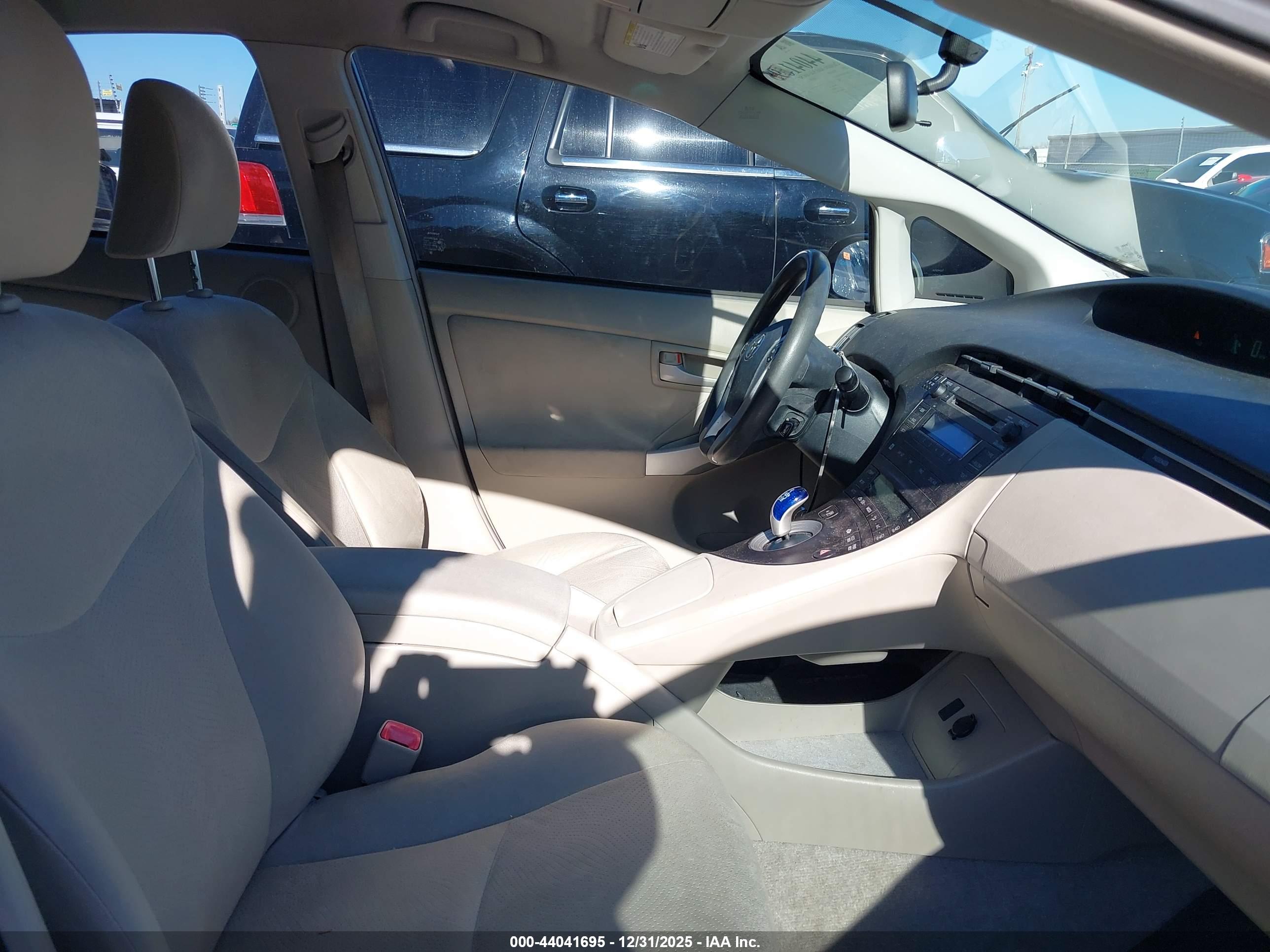 TOYOTA PRIUS image 5