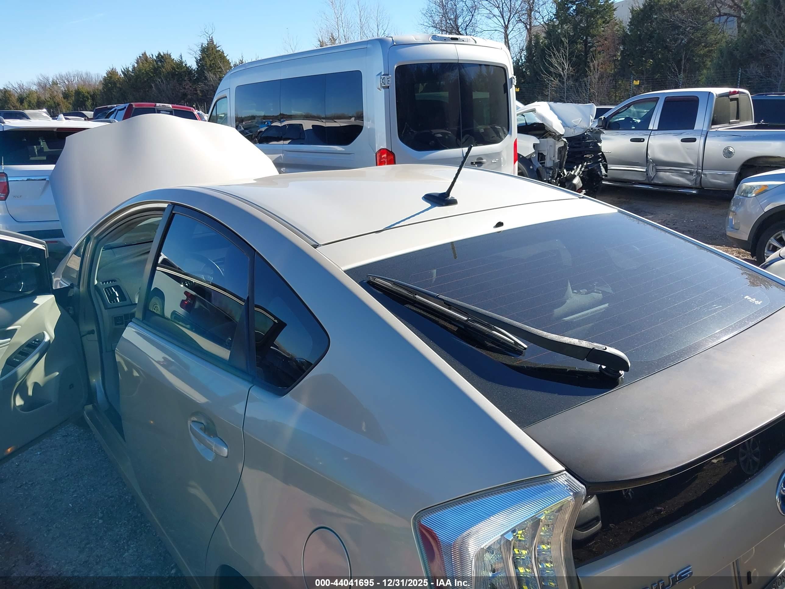 TOYOTA PRIUS image 6