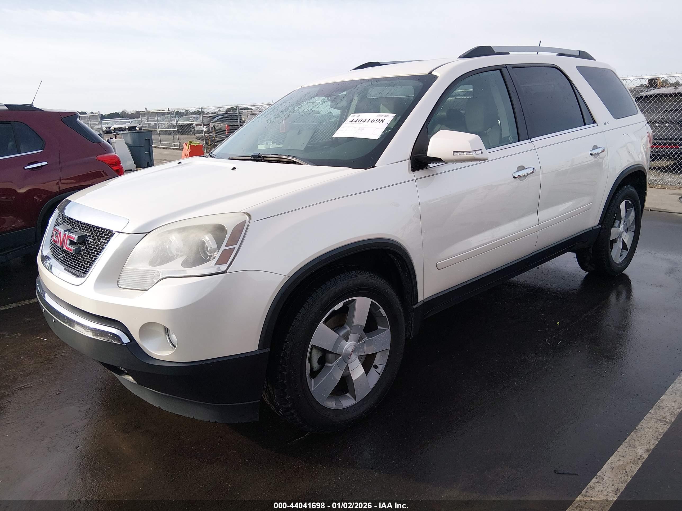 GMC ACADIA image 2