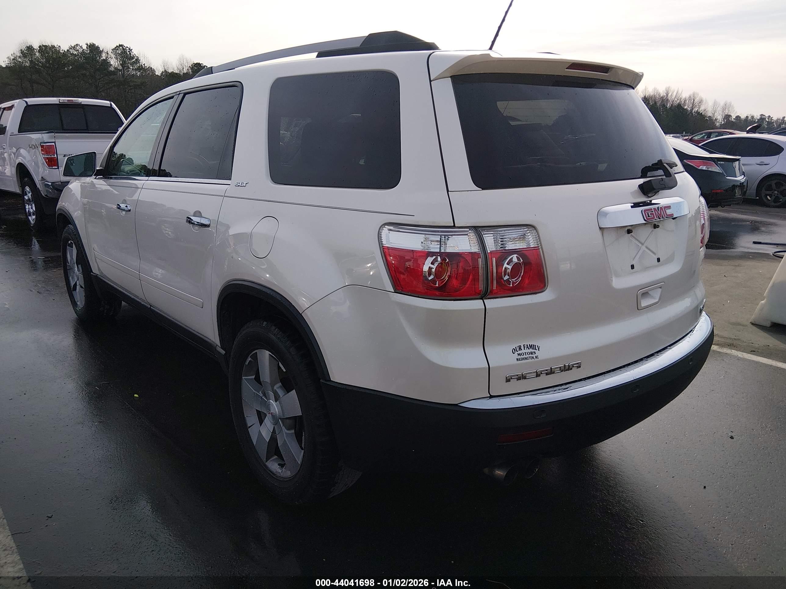 GMC ACADIA image 3