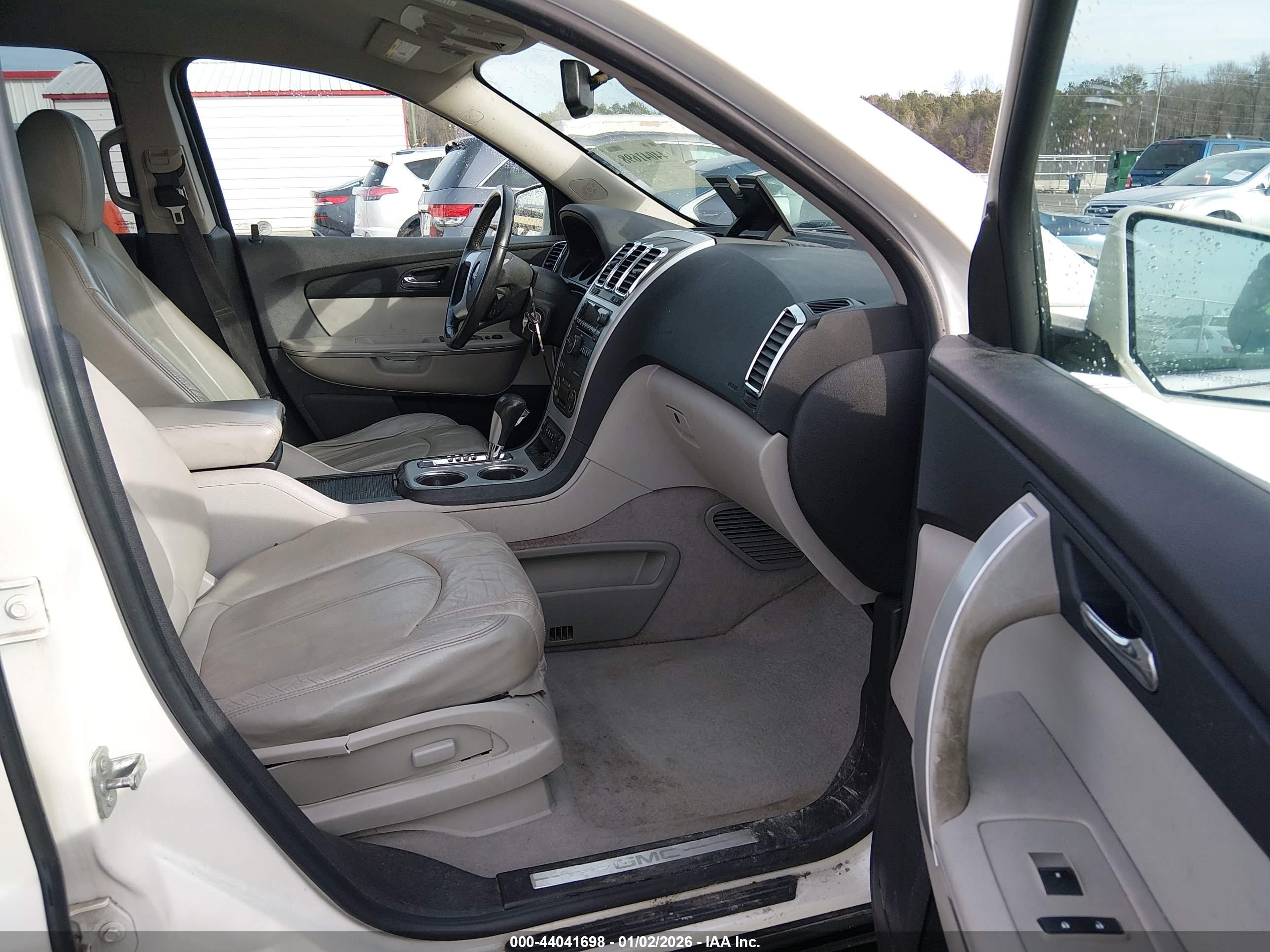 GMC ACADIA image 5