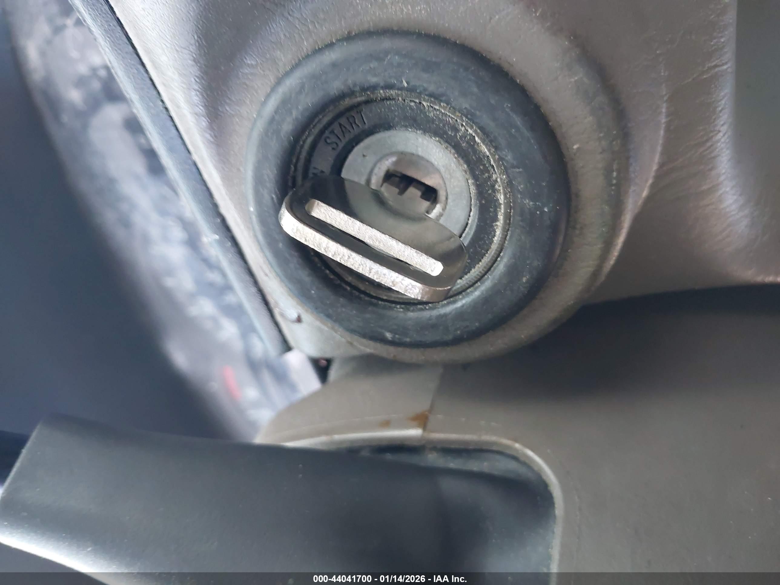 TOYOTA TUNDRA image 11