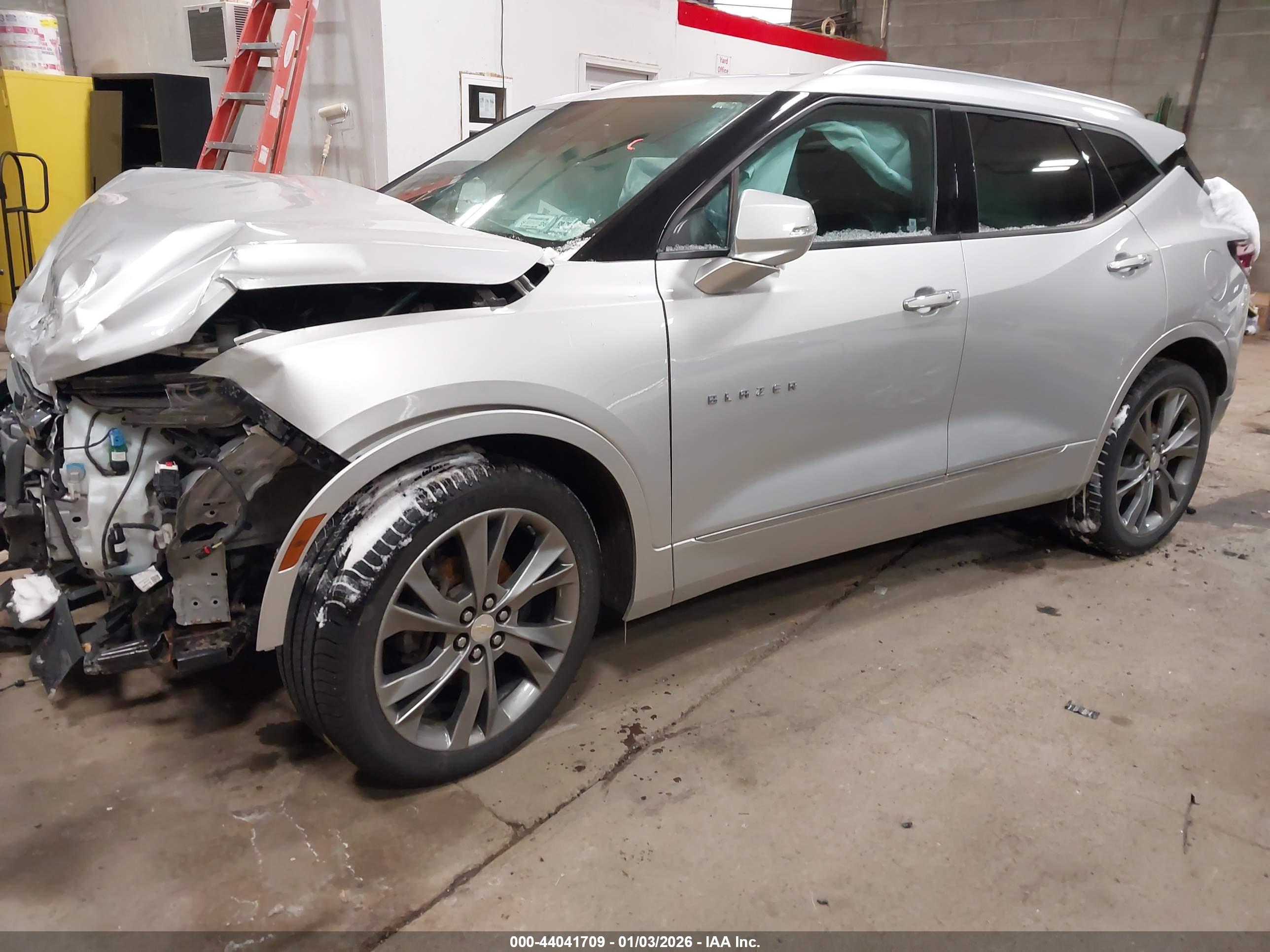 CHEVROLET BLAZER image 2