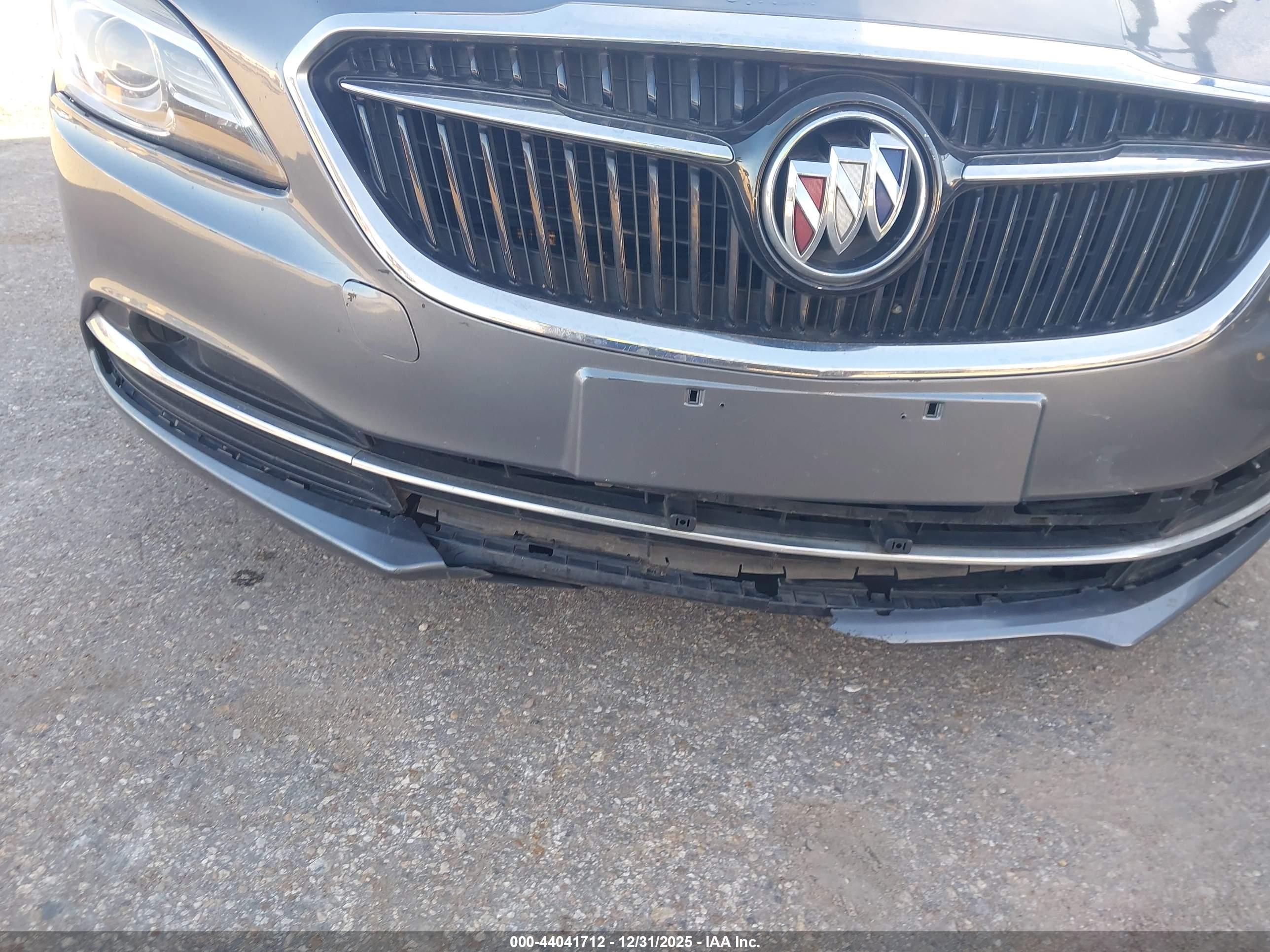 BUICK LACROSSE image 6