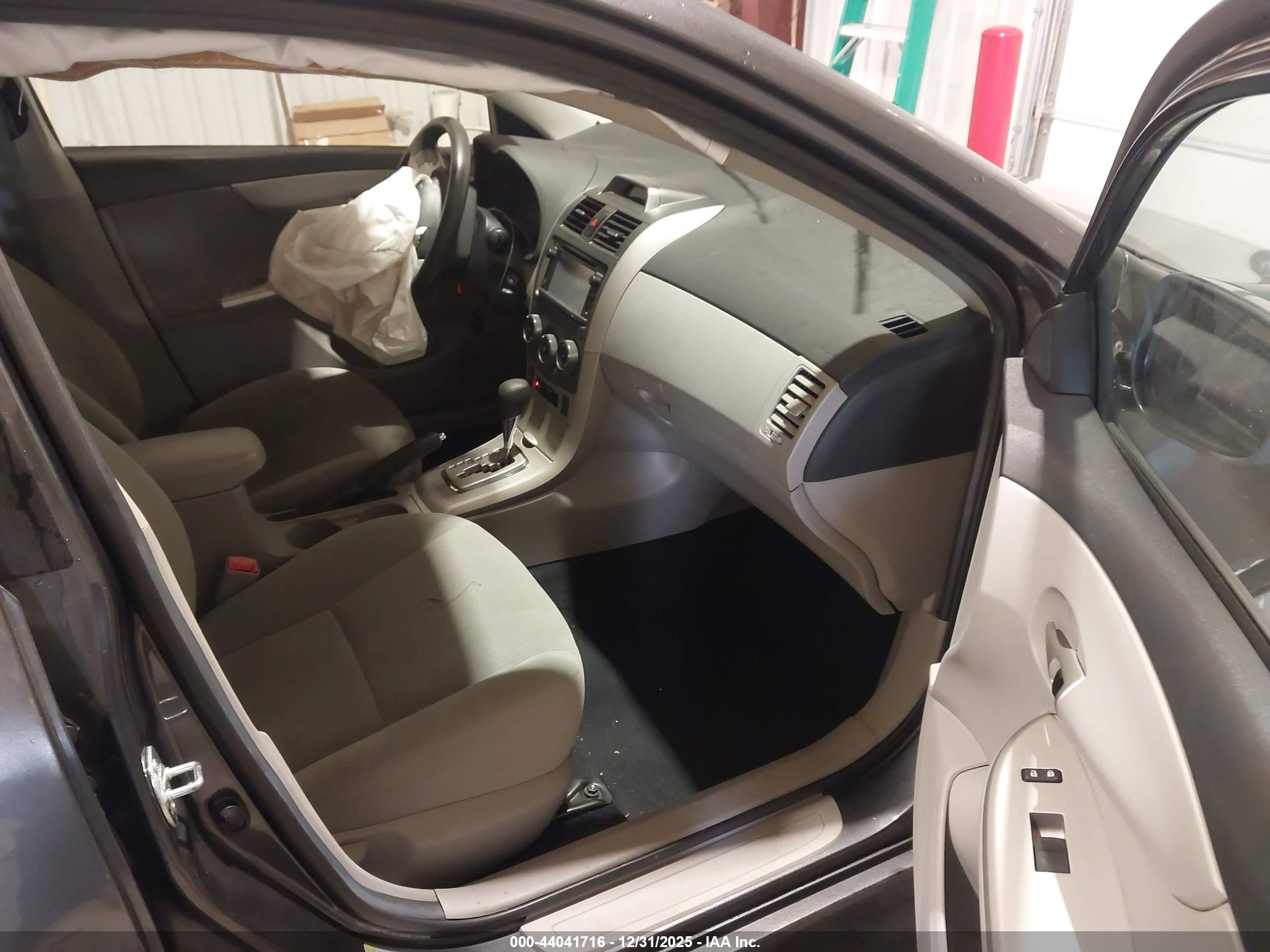 TOYOTA COROLLA image 5