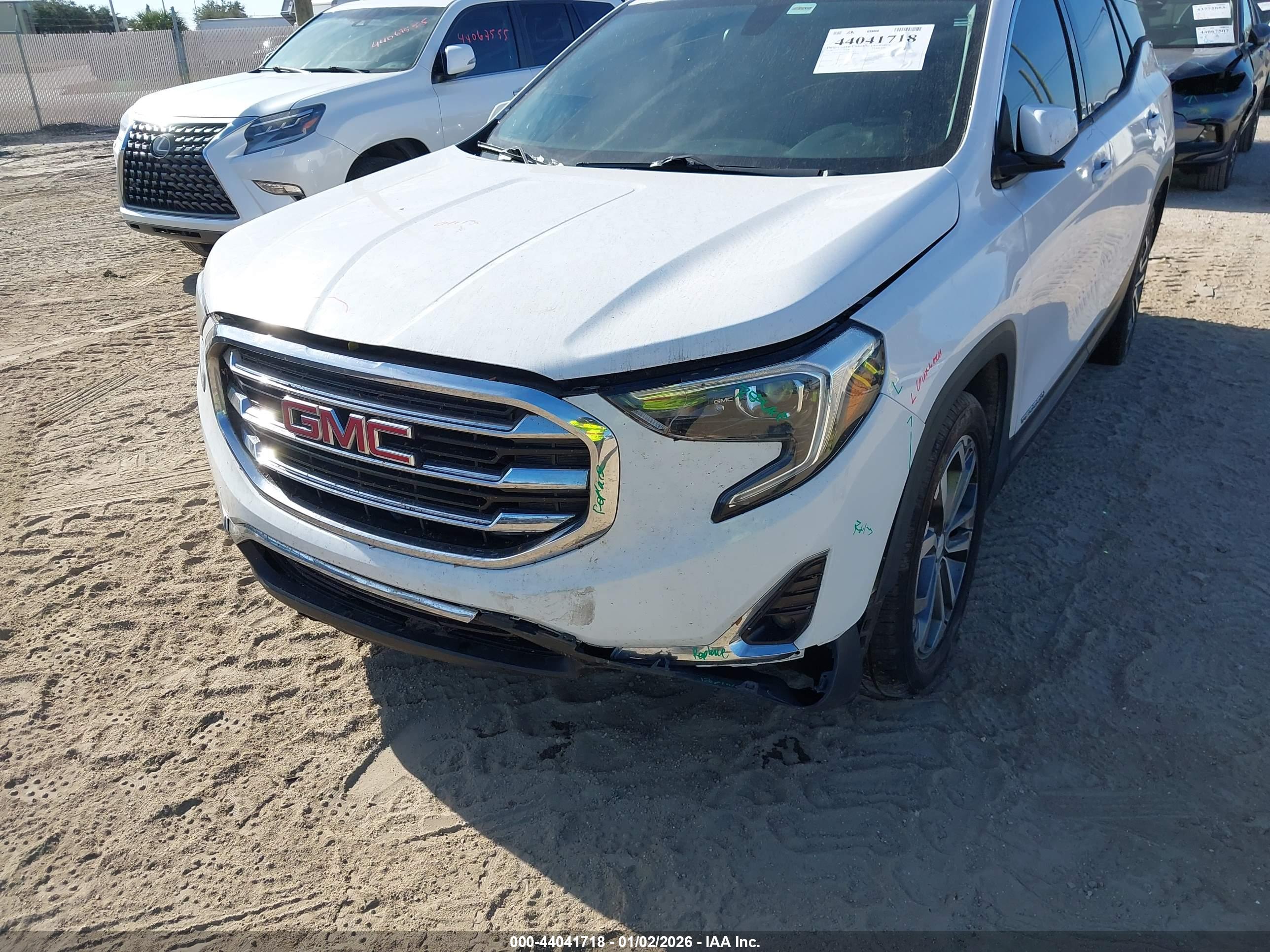 GMC TERRAIN image 6