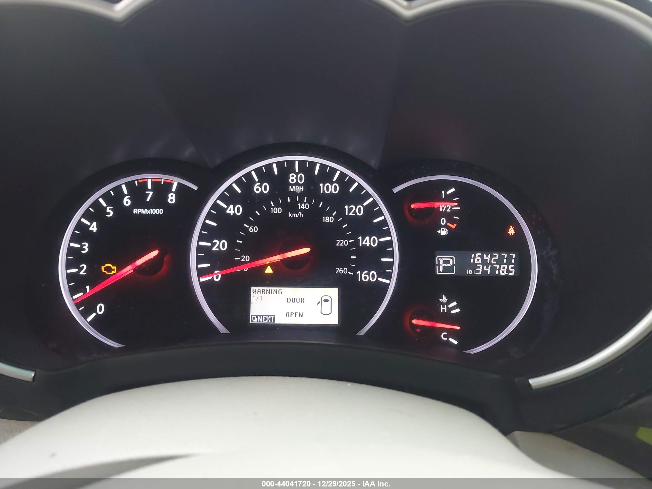 NISSAN QUEST image 7