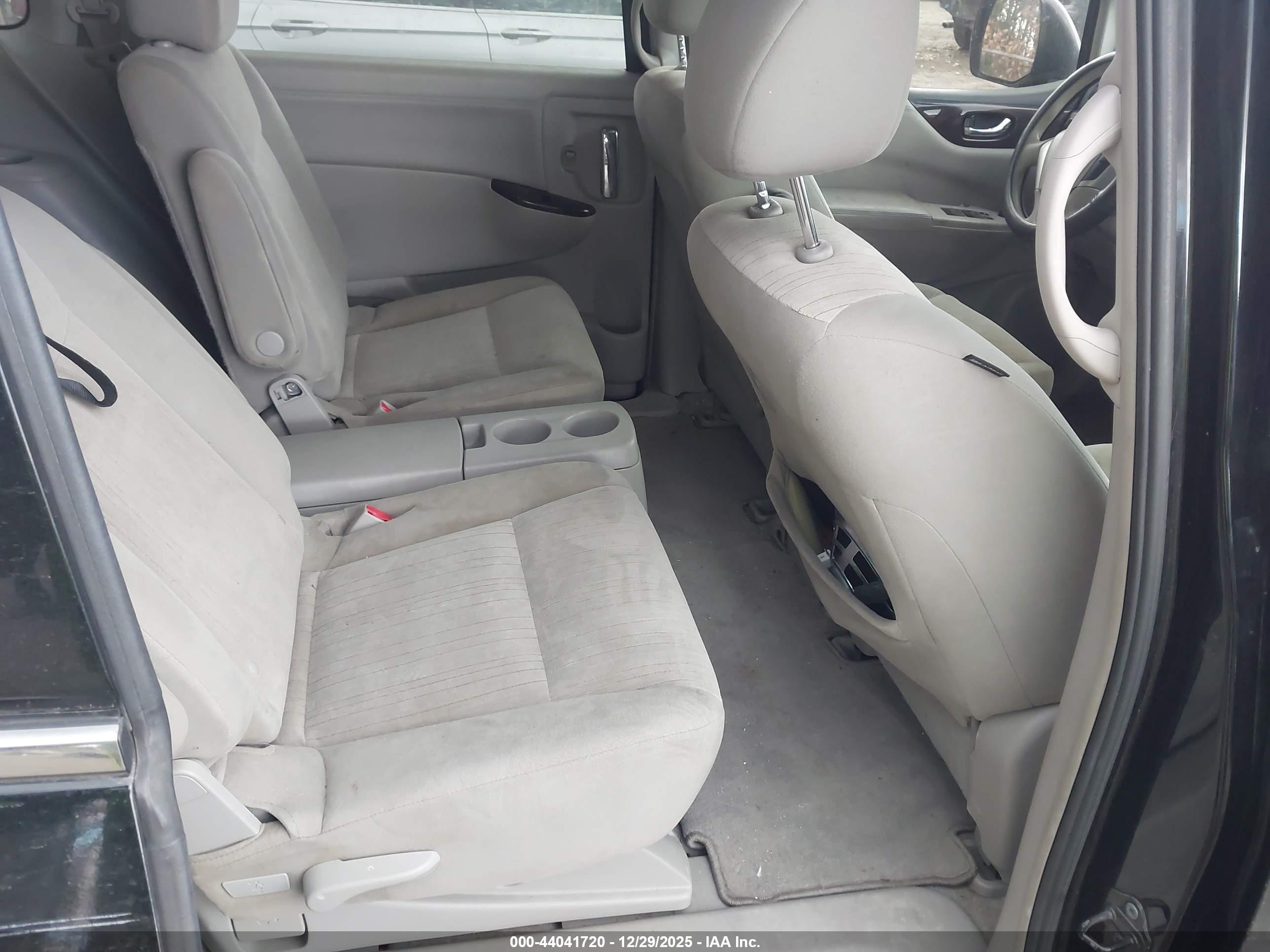 NISSAN QUEST image 8