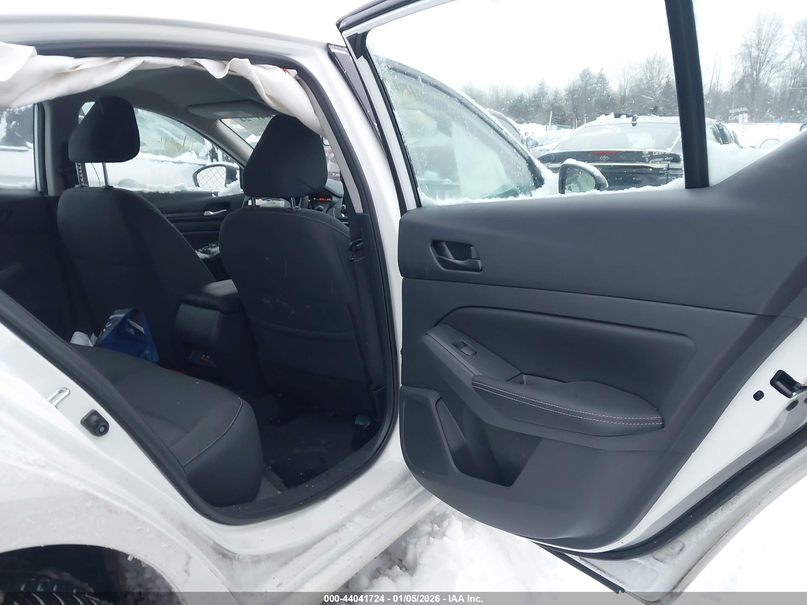 NISSAN ALTIMA image 8