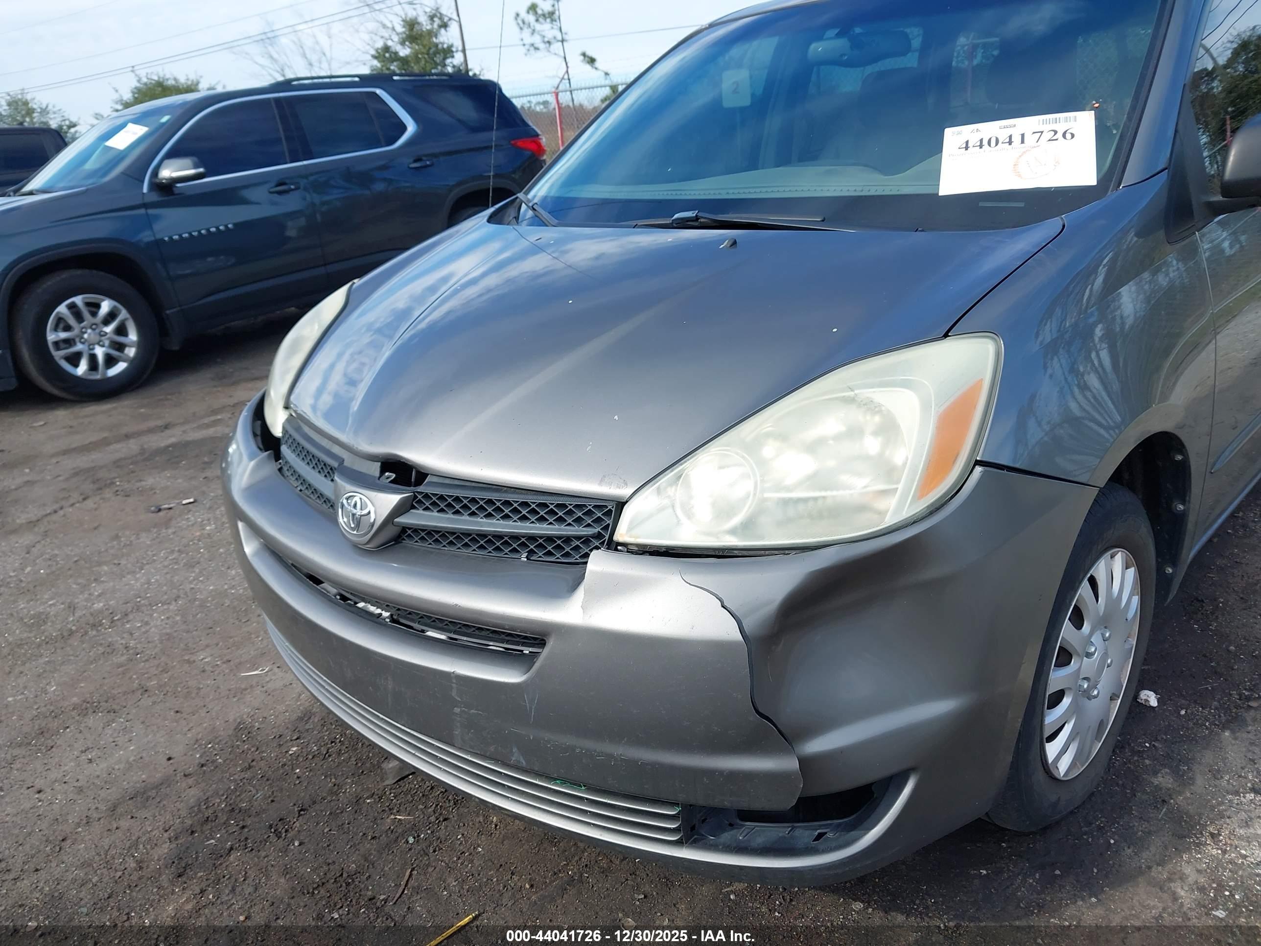 TOYOTA SIENNA image 6