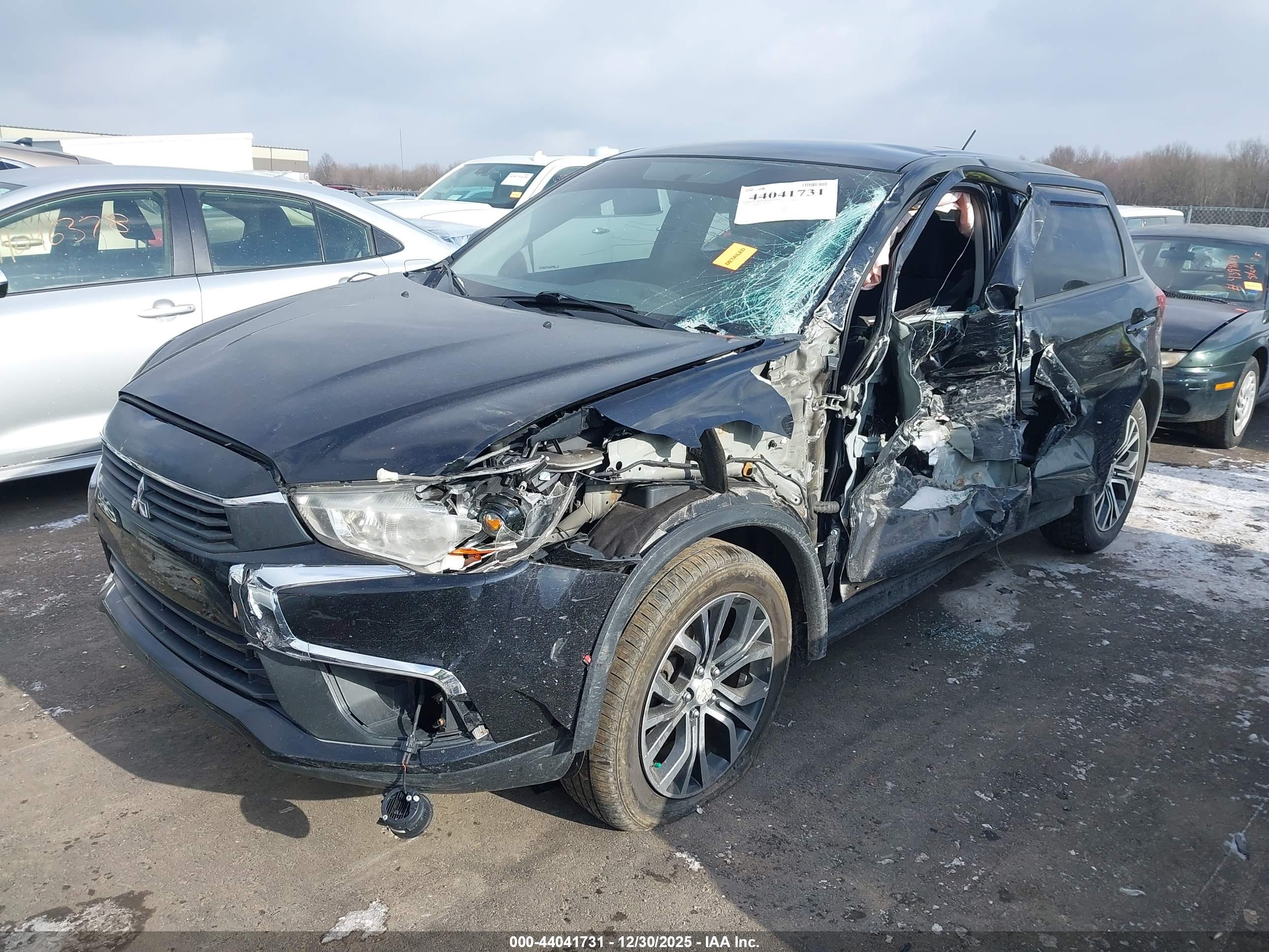 MITSUBISHI OUTLANDER image 2