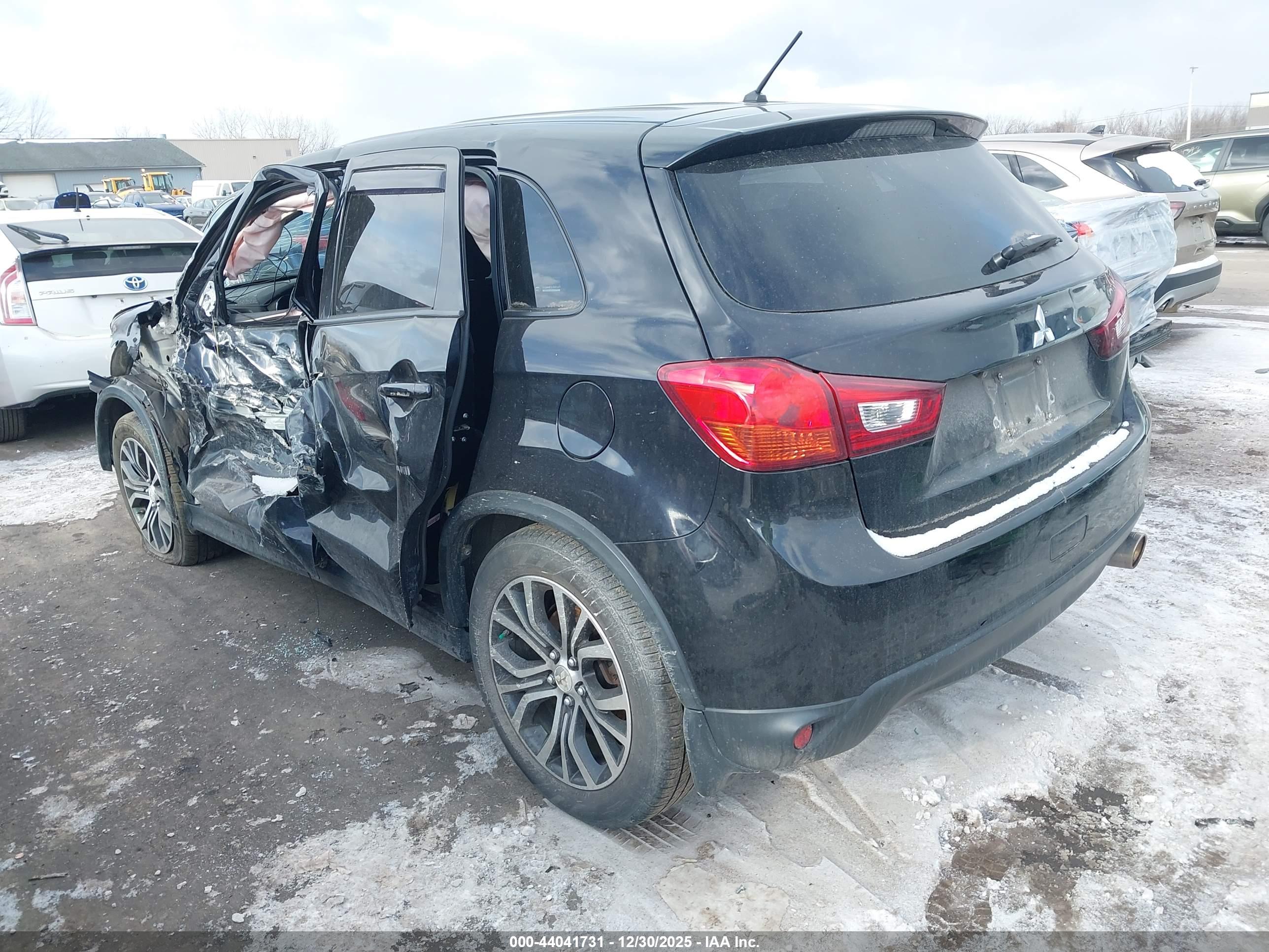 MITSUBISHI OUTLANDER image 3