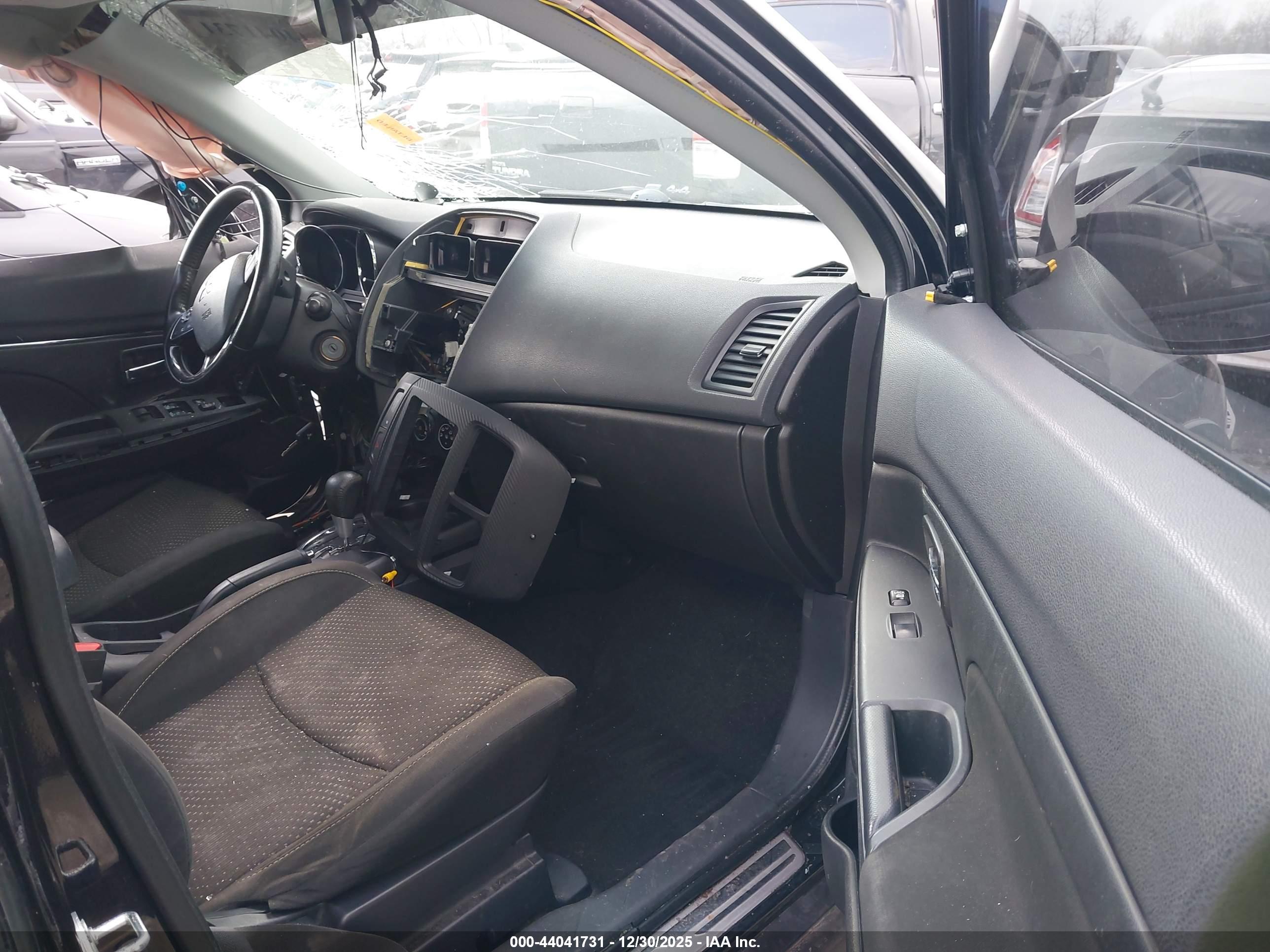 MITSUBISHI OUTLANDER image 5