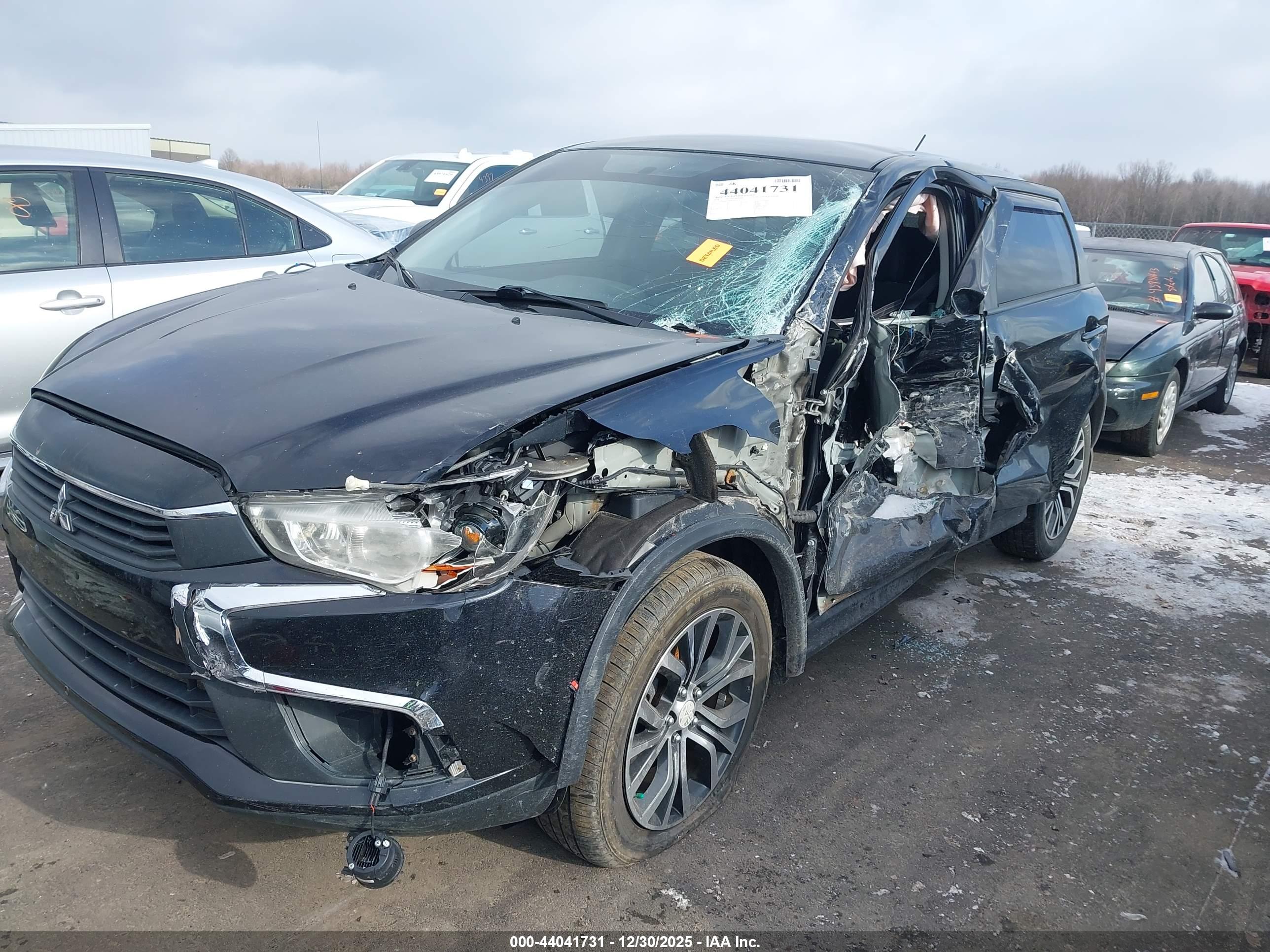 MITSUBISHI OUTLANDER image 6