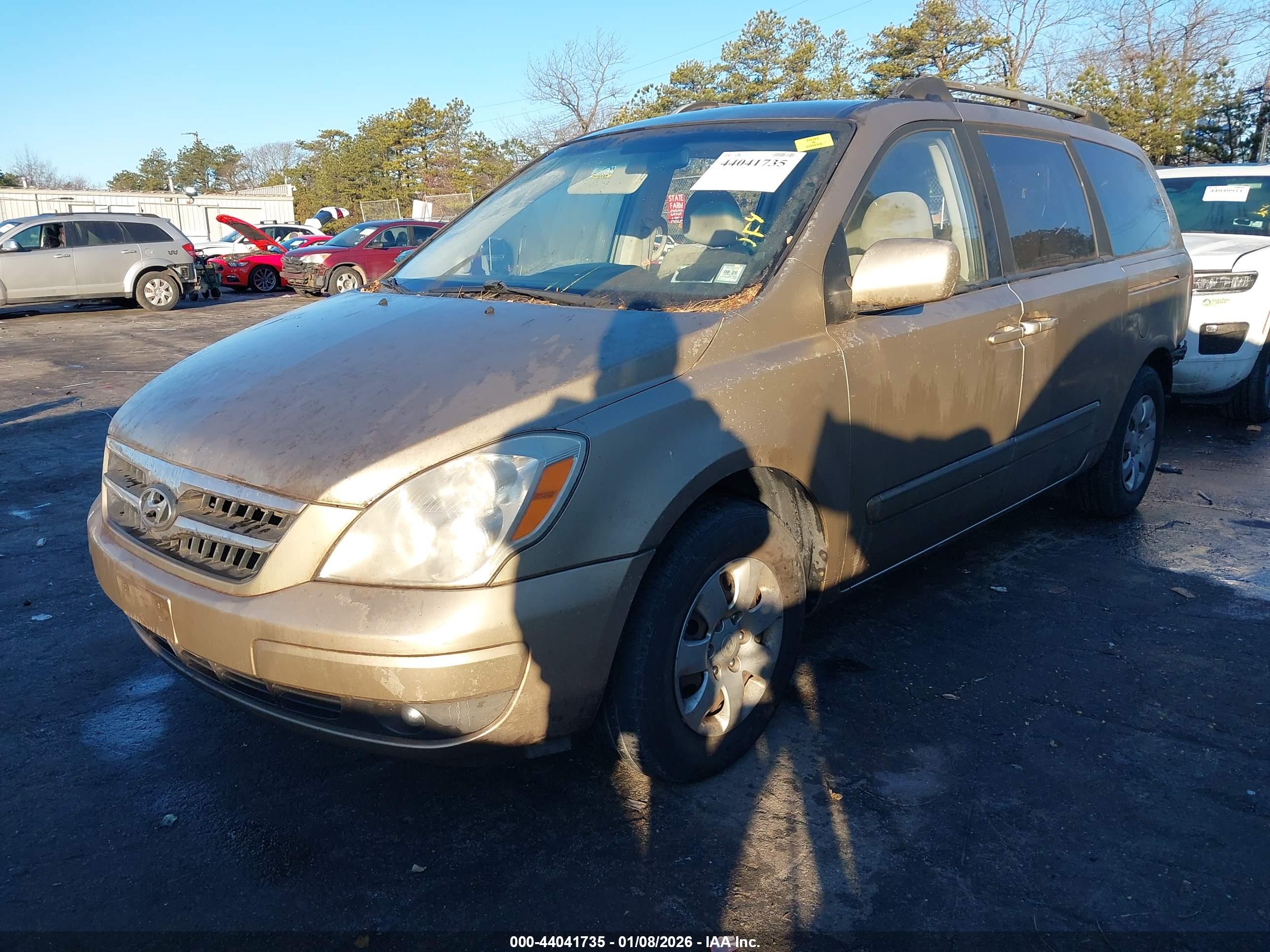 HYUNDAI ENTOURAGE image 2