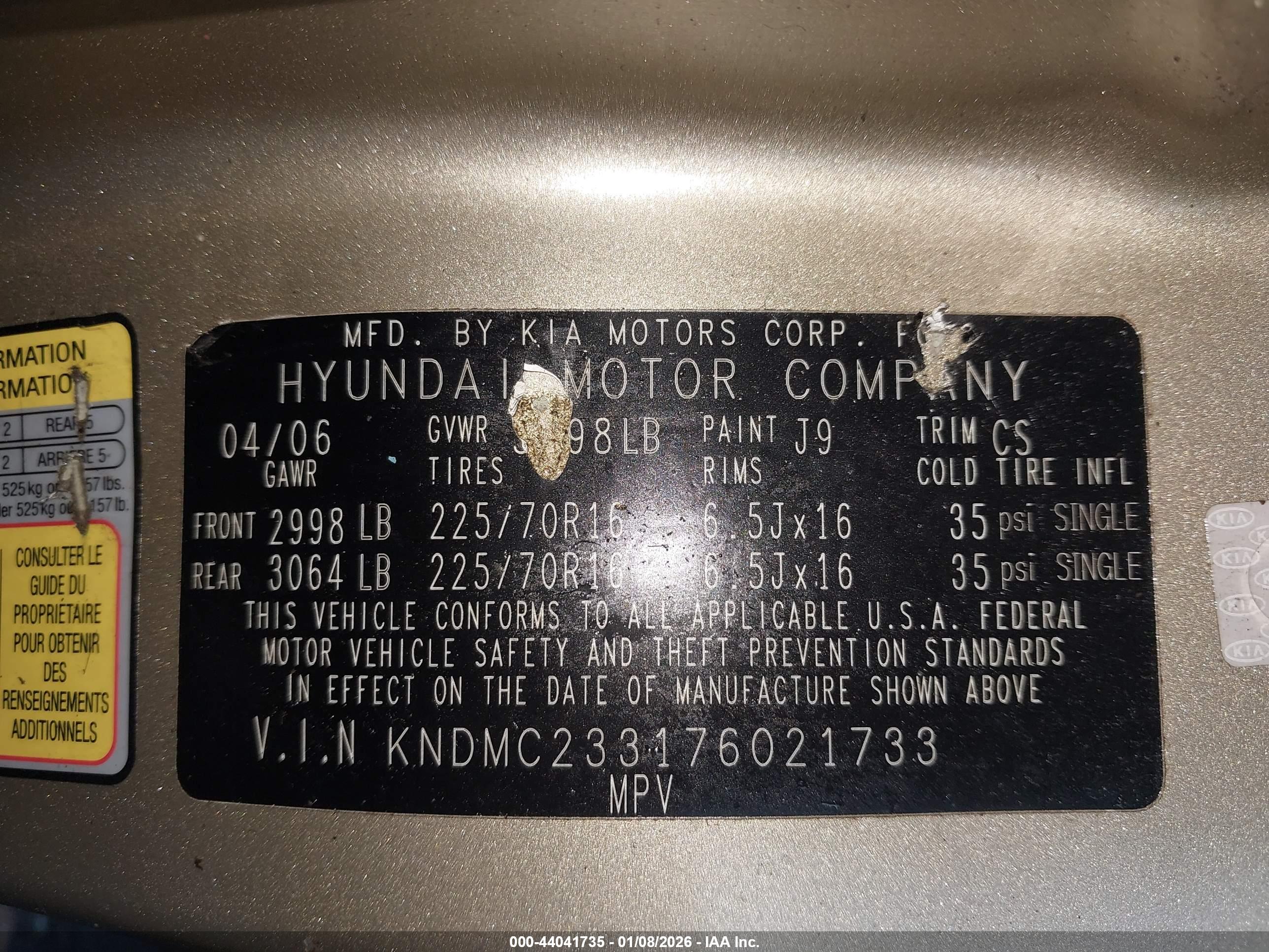 HYUNDAI ENTOURAGE image 9