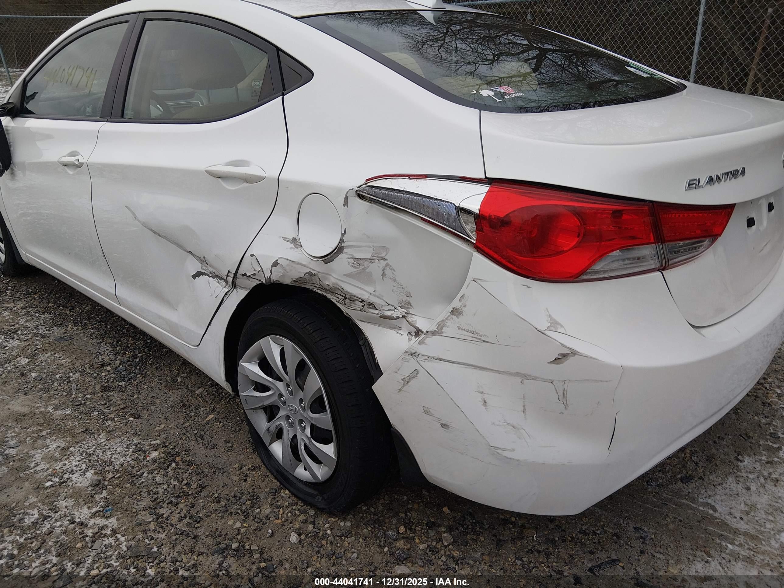 HYUNDAI ELANTRA image 6