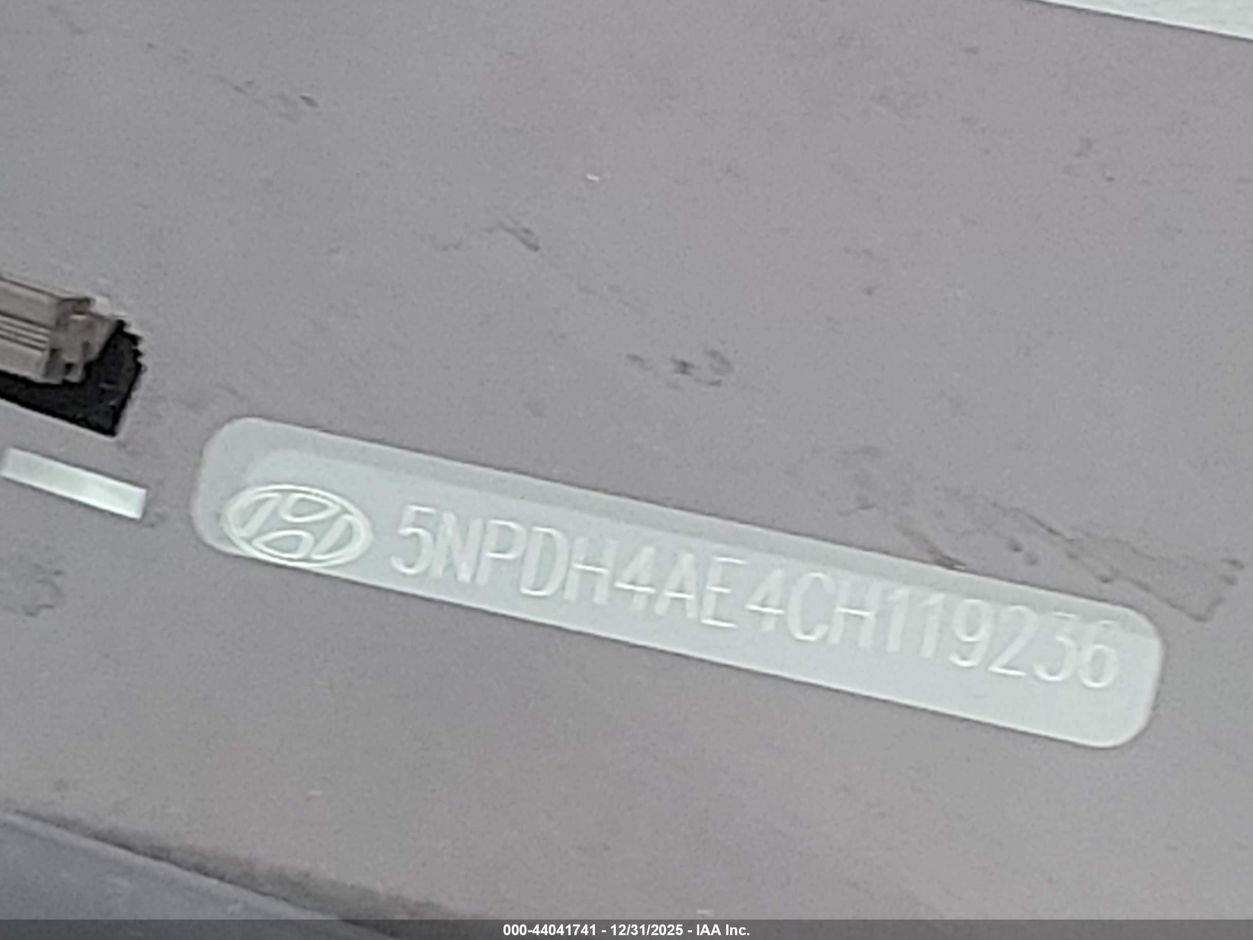 HYUNDAI ELANTRA image 9