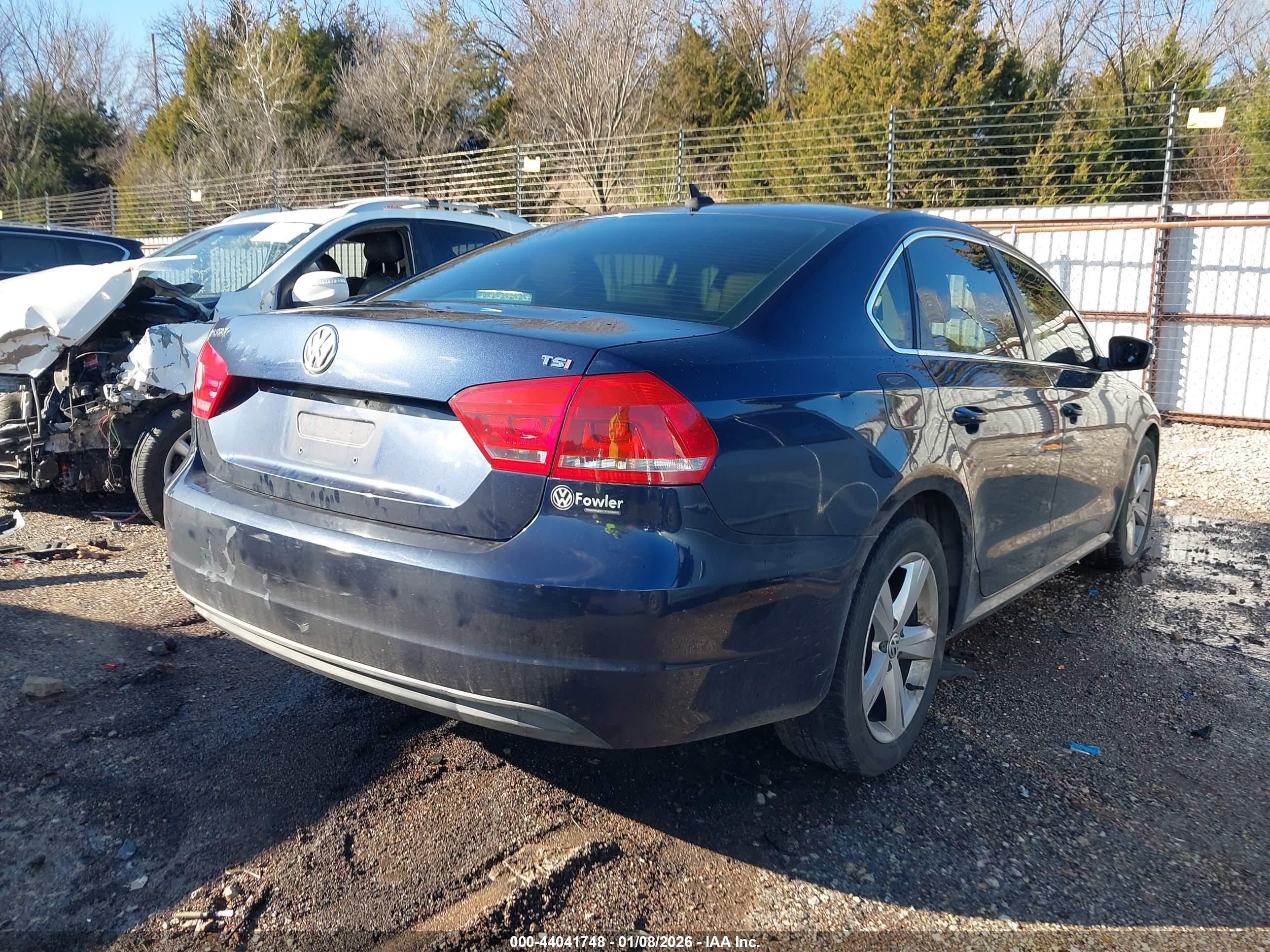VOLKSWAGEN PASSAT image 4