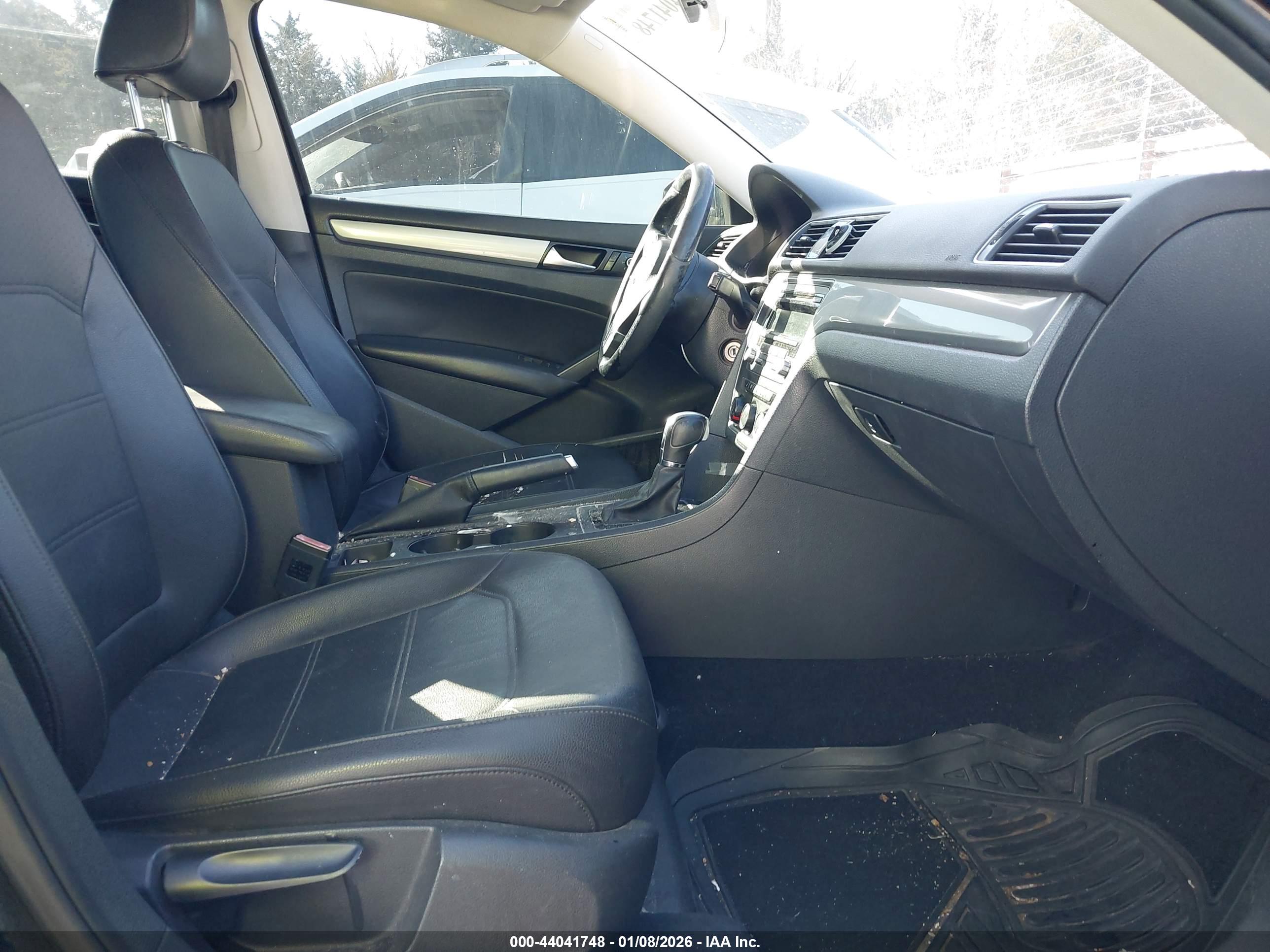 VOLKSWAGEN PASSAT image 5