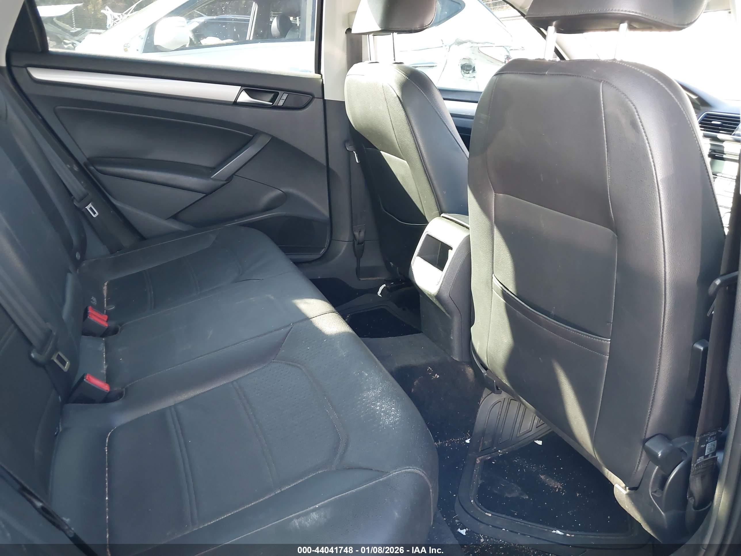 VOLKSWAGEN PASSAT image 8