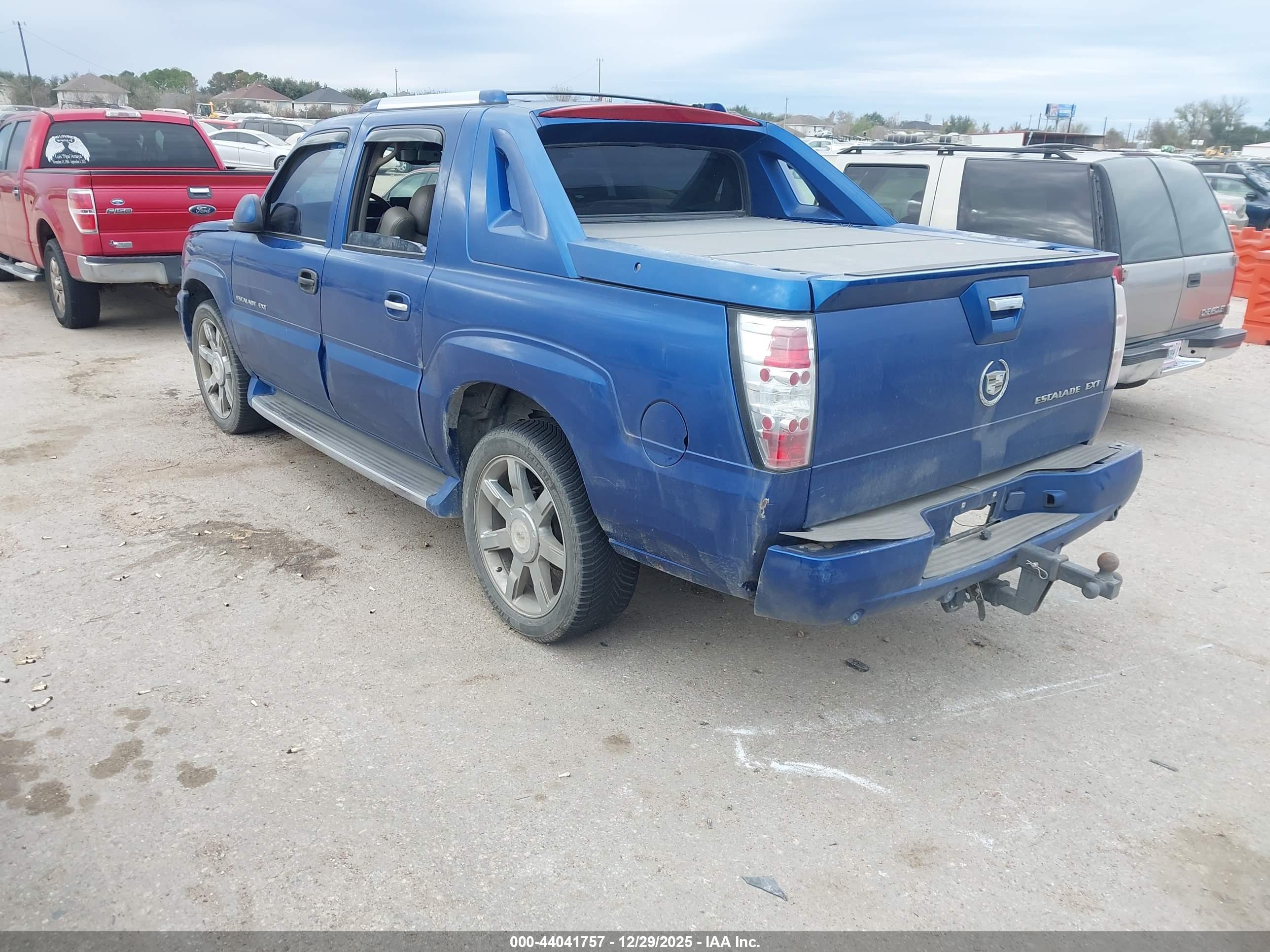 CADILLAC ESCALADE image 3
