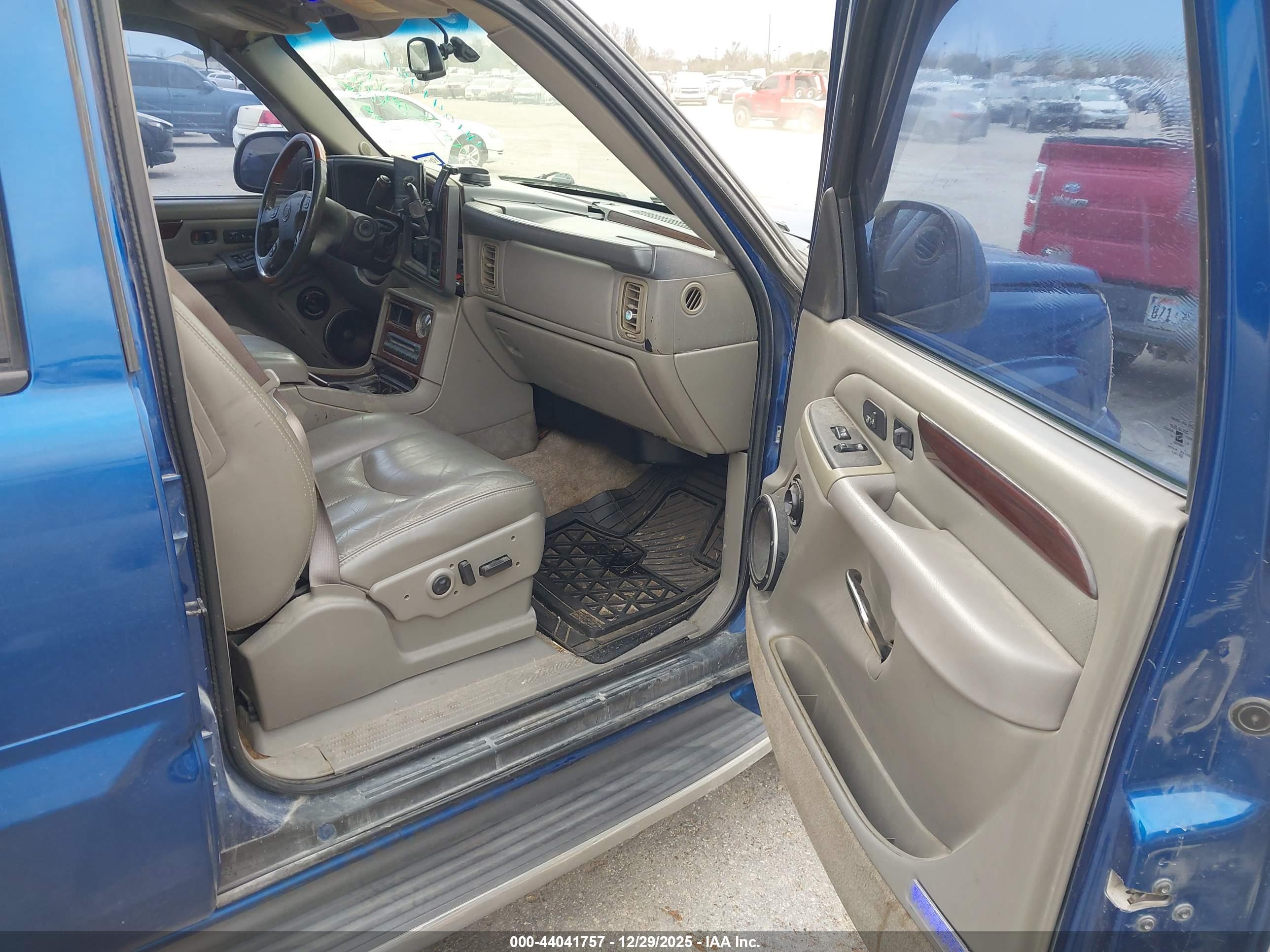CADILLAC ESCALADE image 5
