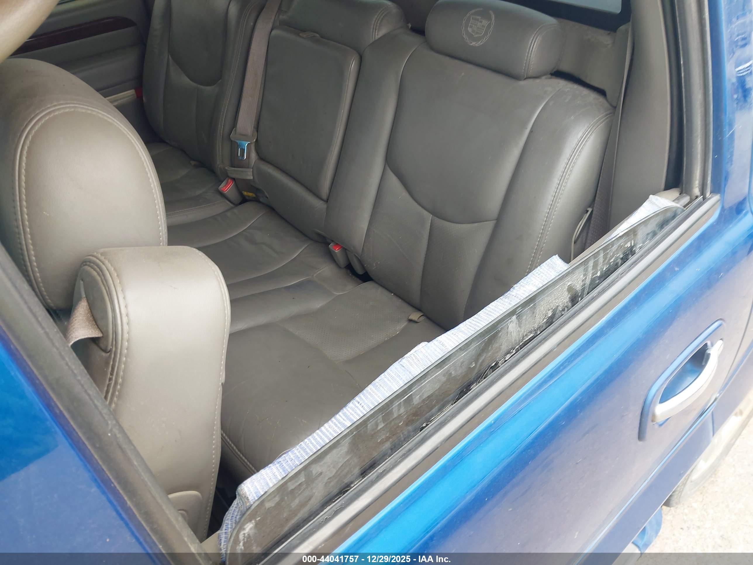 CADILLAC ESCALADE image 6