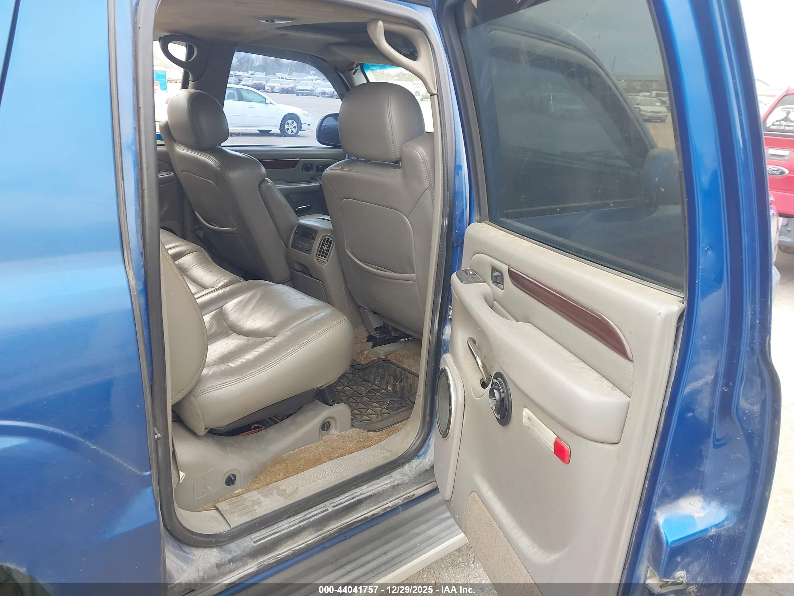 CADILLAC ESCALADE image 8