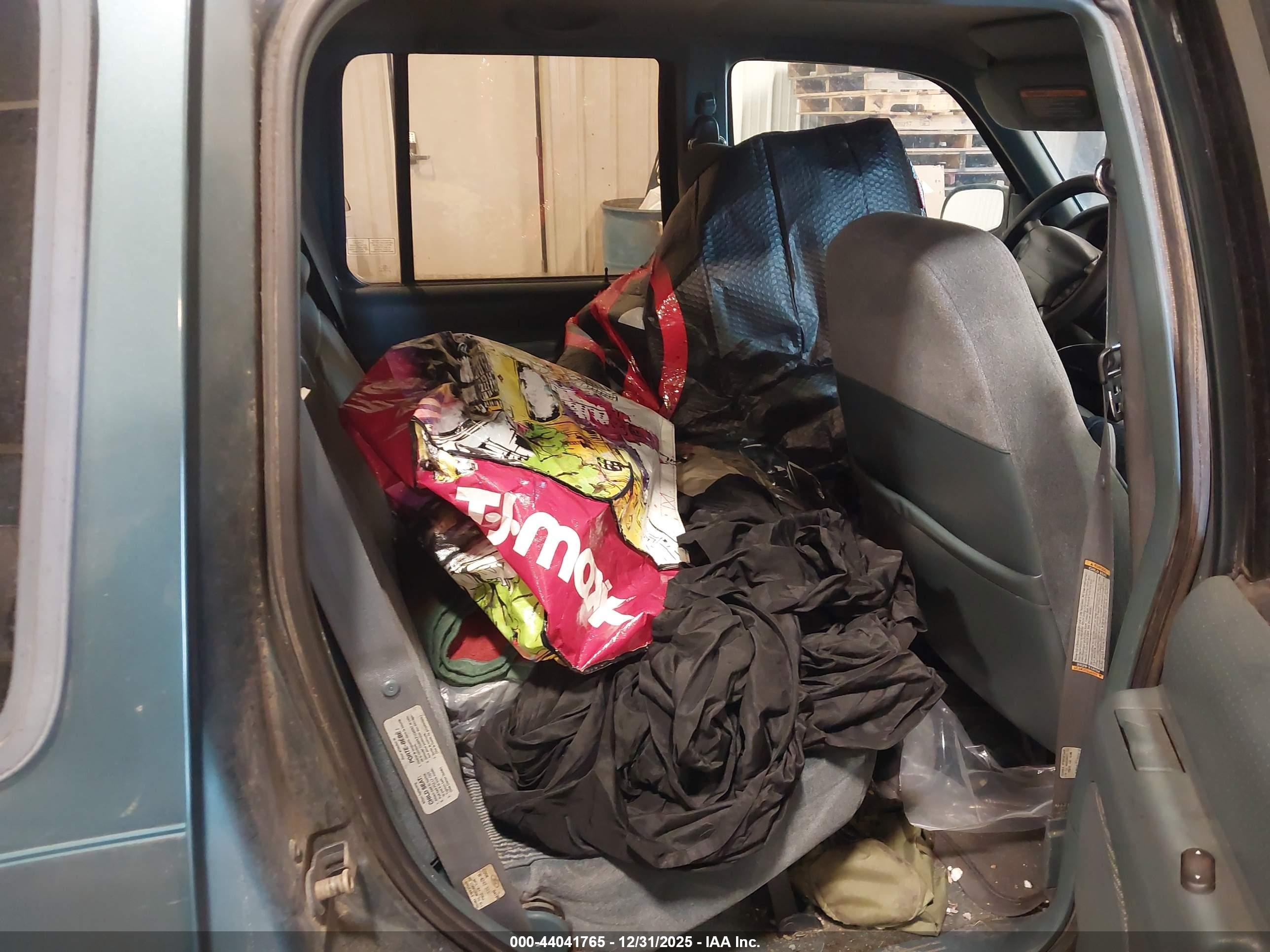 FORD EXPLORER image 8
