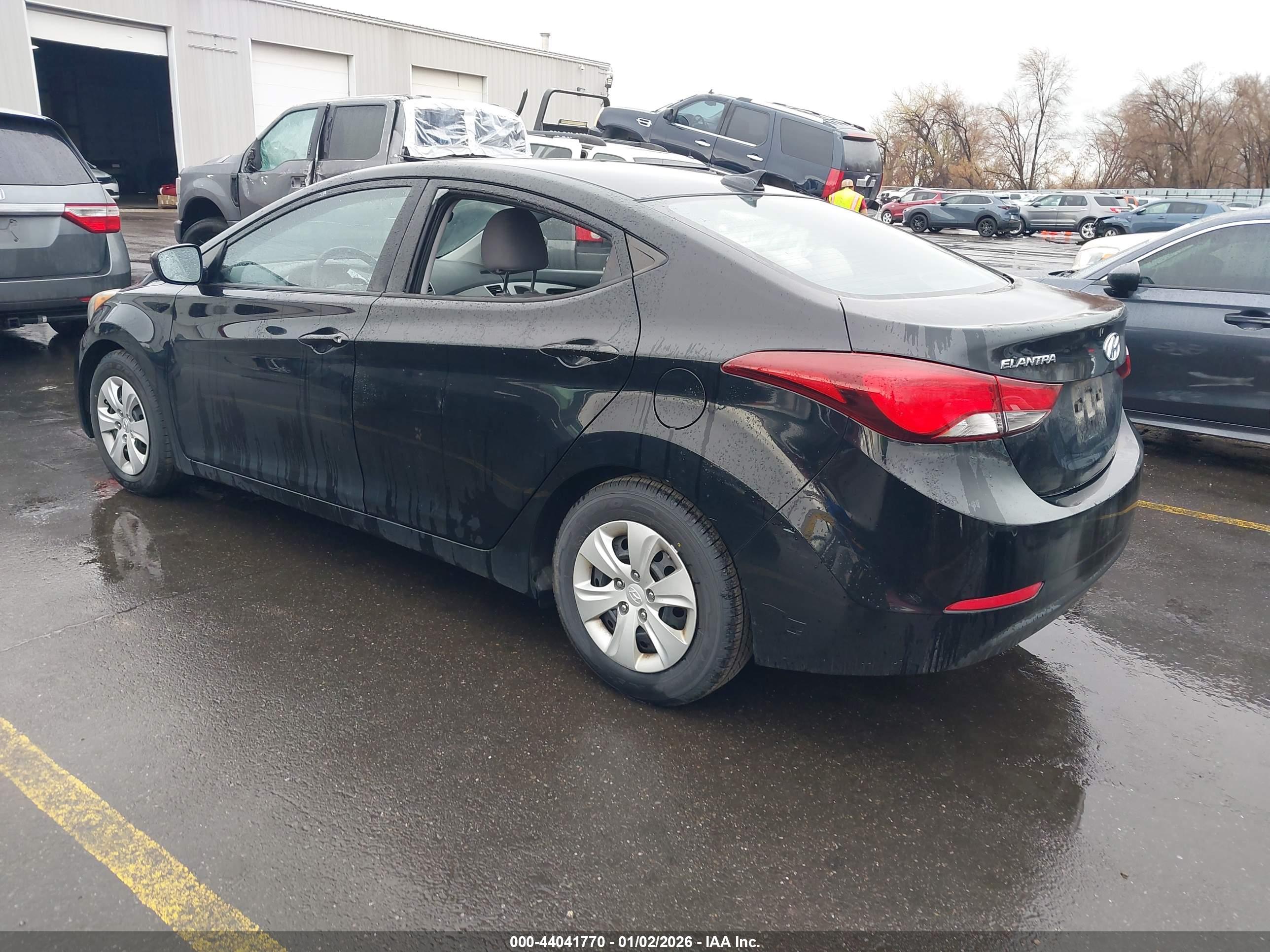 HYUNDAI ELANTRA image 3