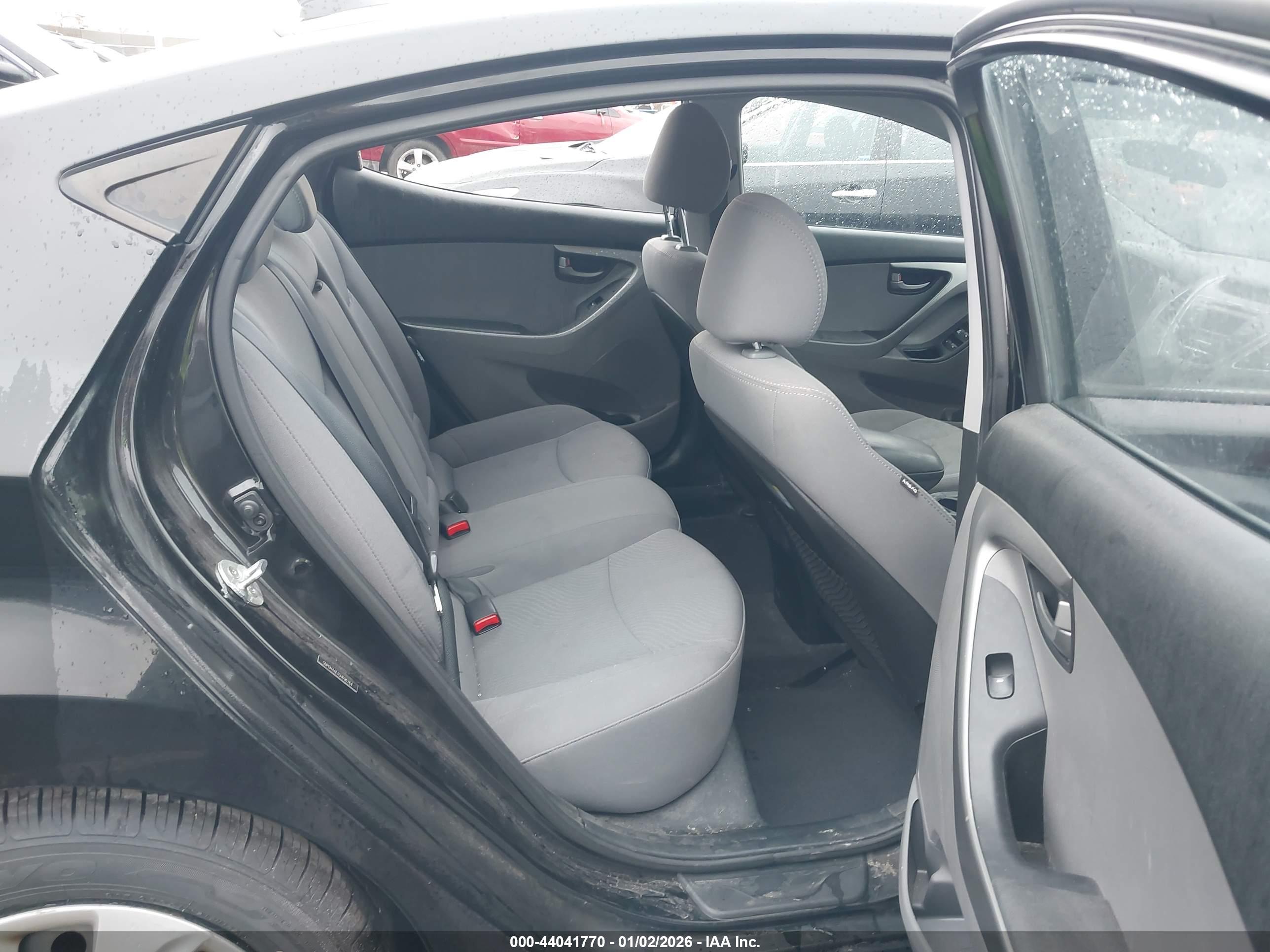 HYUNDAI ELANTRA image 8