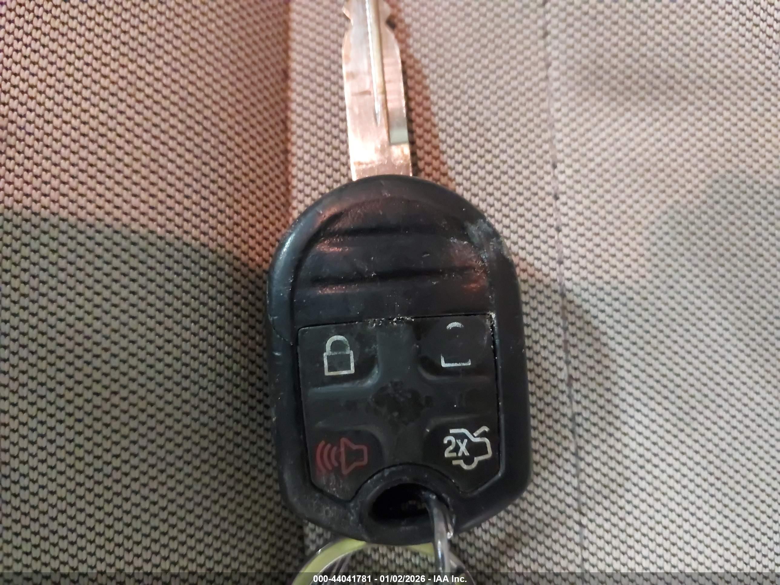 FORD TAURUS image 11