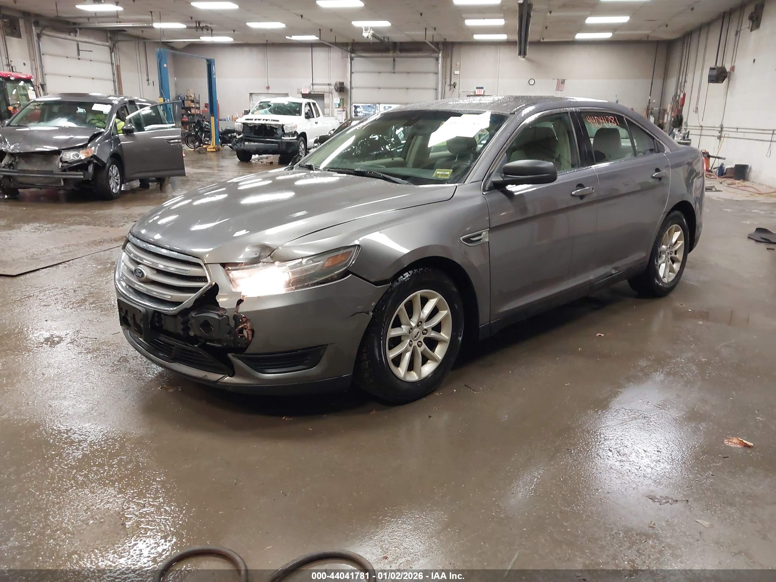 FORD TAURUS image 2