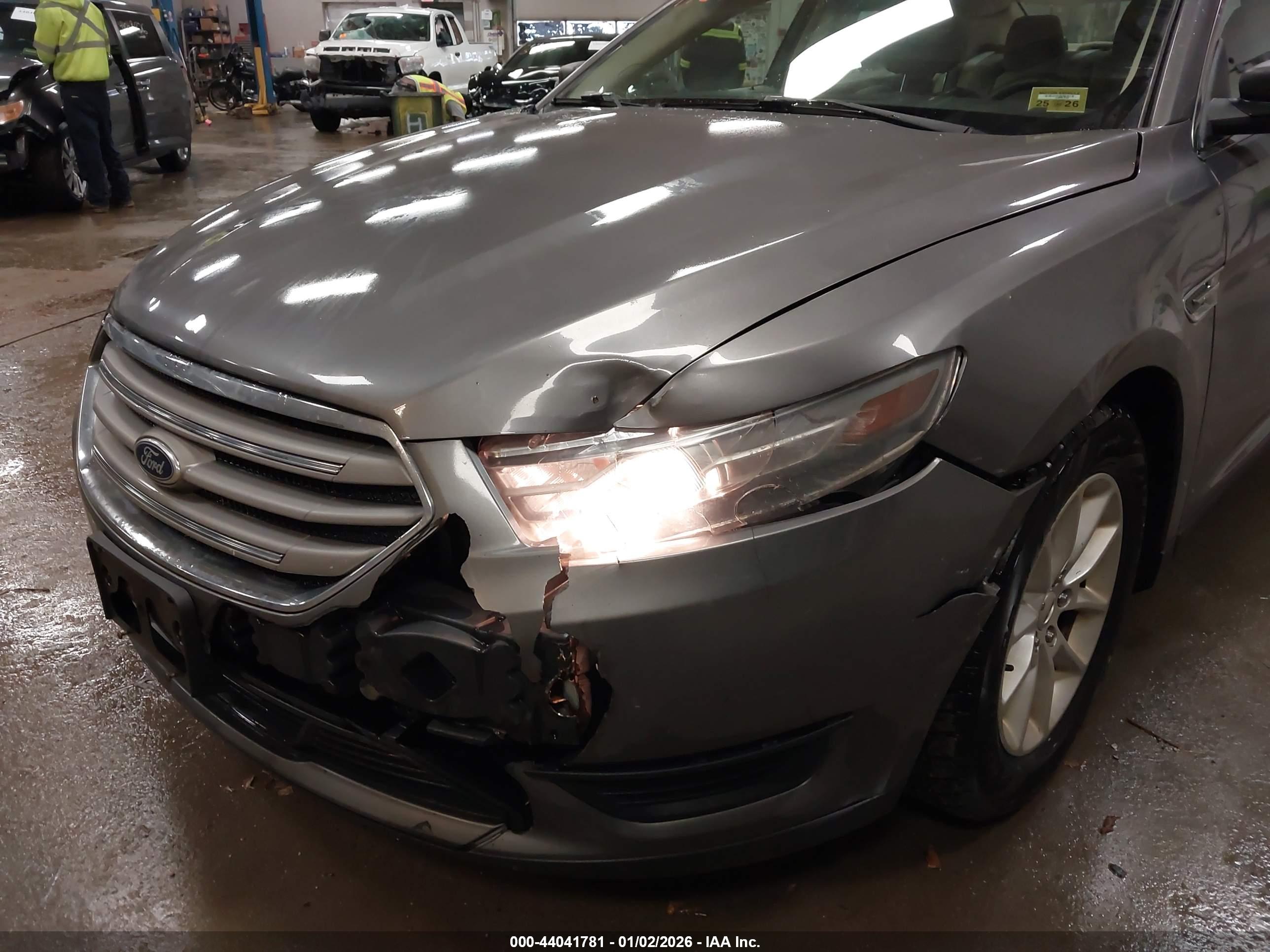 FORD TAURUS image 6