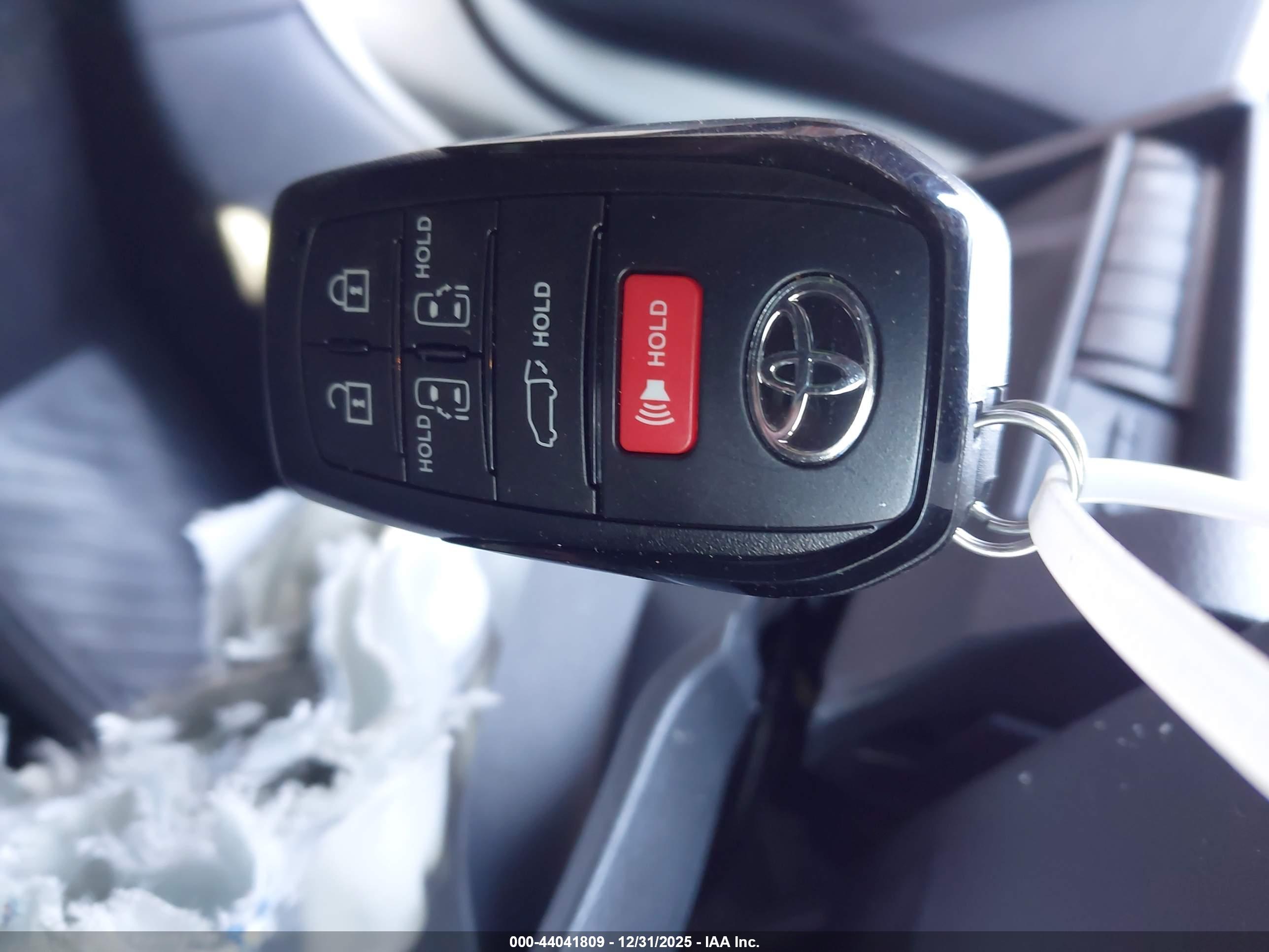 TOYOTA SIENNA image 11