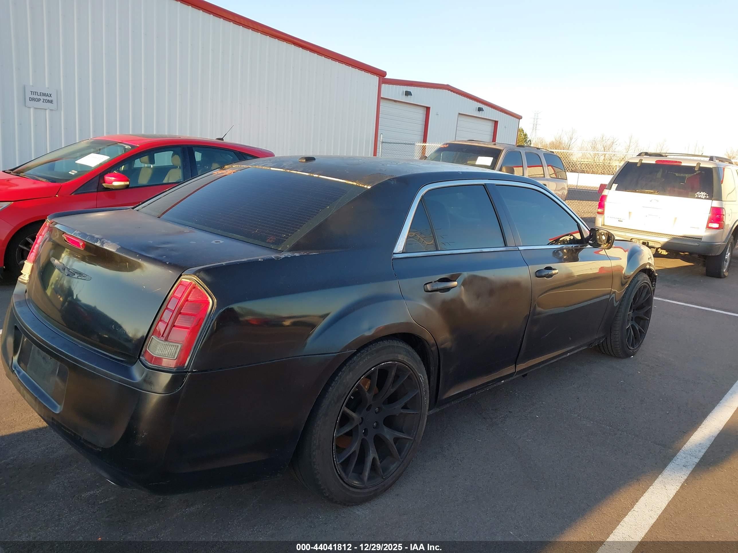 CHRYSLER 300 image 4